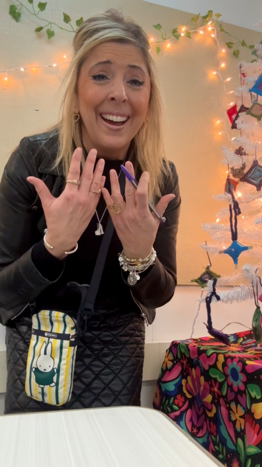 My favorite pen!
💛Poshteacher 