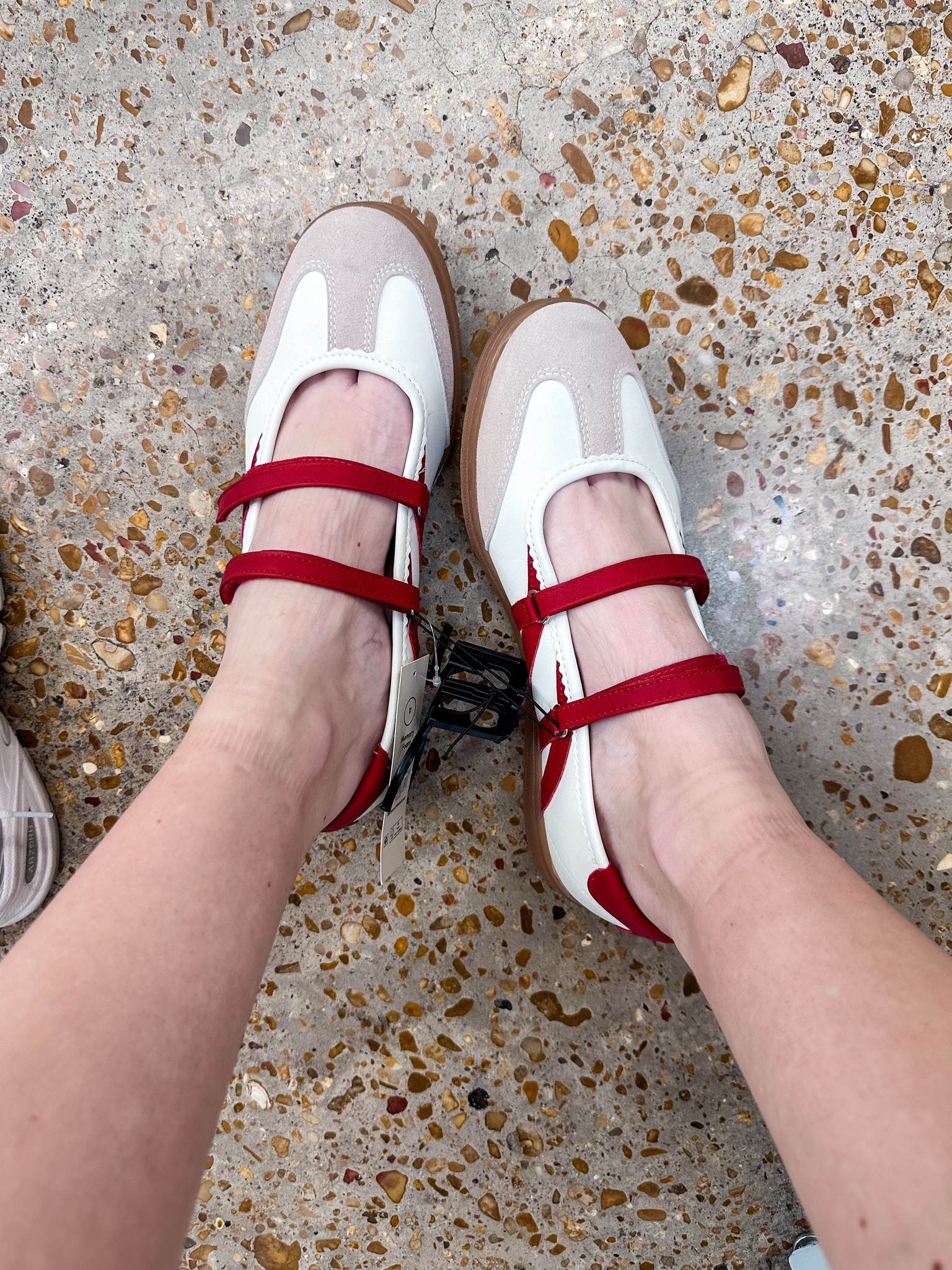 So chic!! Perfect ballet flats to transition to fall!

#LTKgrwm #LTKootd #LTKdayinmylife
