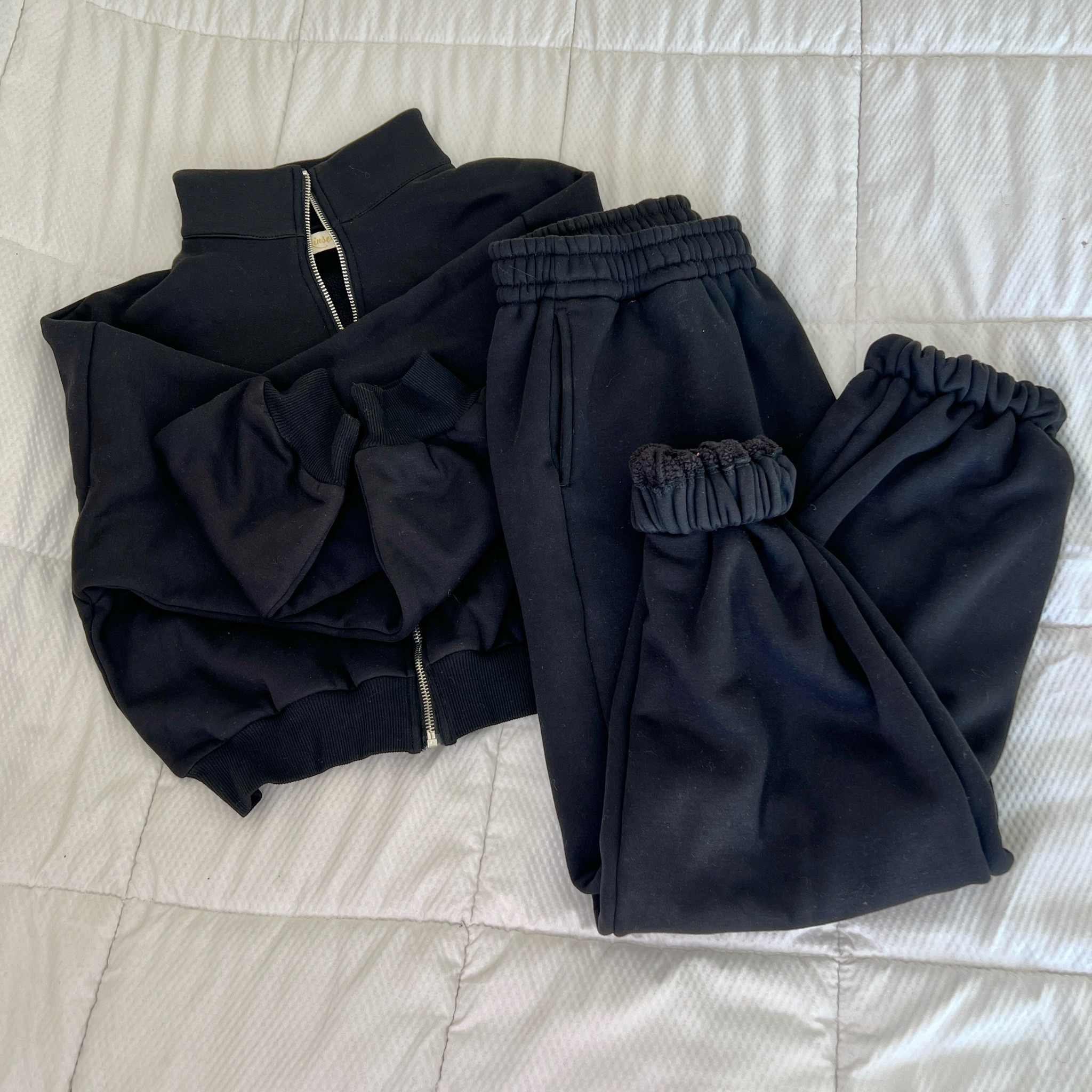 Fleece lined jogger set 


#LTKStyleTip #LTKFindsUnder50 #LTKActive