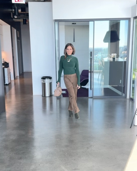 It’s tonal. It’s polished. It’s unfussy.
And it makes getting dressed feel easy.

Jen’s exact look — and my “for less” version — are both linked in LTK.

Confidence doesn’t have to be complicated. 🤍


#LTKootd #LTKOver40