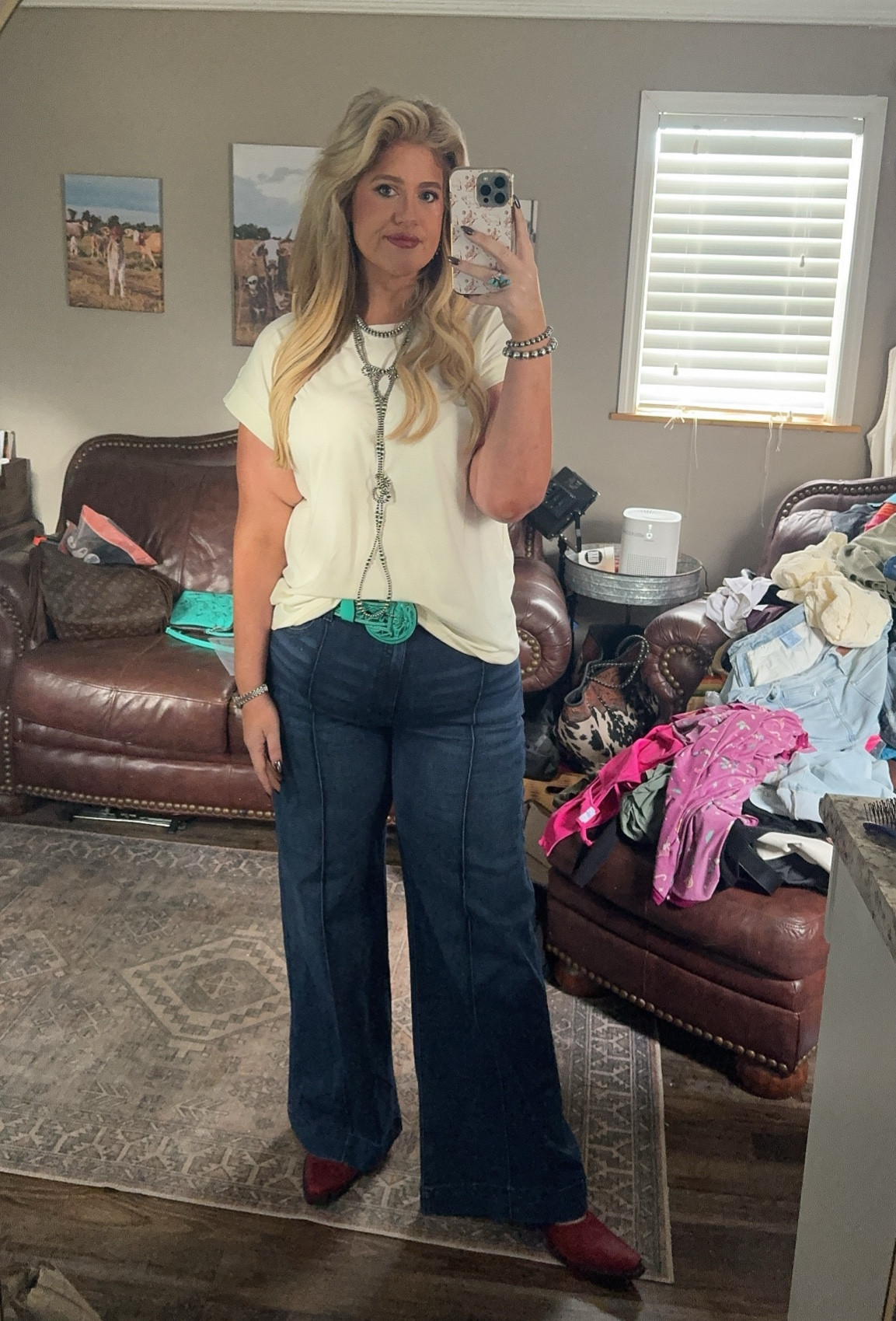 Don't look at my doom chair I had to share these jeans 