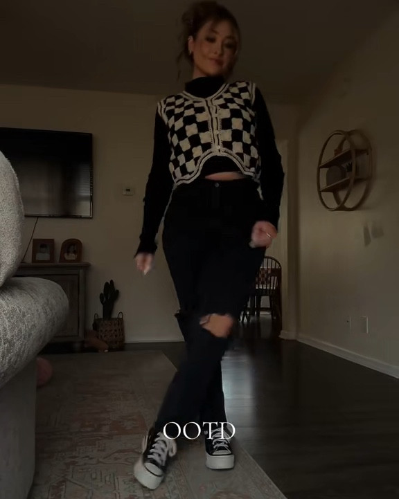 Style a vest, Abercrombie jeans, black denim jeans 

#LTKStyleTip #LTKShoeCrush #LTKFindsUnder100