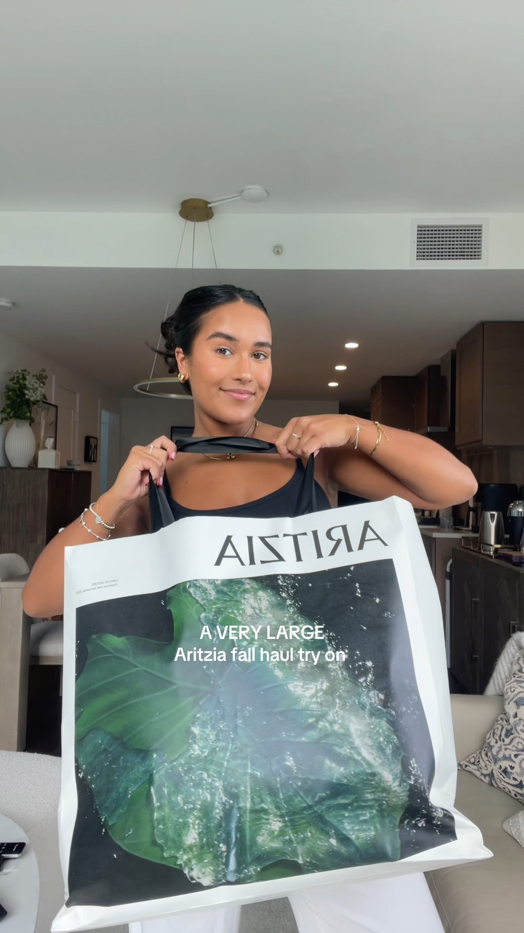 Aritzia fall haul (part 1) ♥️

#aritzia #aritziahaul #aritziatryon #fallhaul #fallclothing #leatherbomber #trenchcoats #trackpants #workblouse #blackcoats #haltertop #goingouttops 



#LTKcanada #LTKstyletip #LTKworkwear