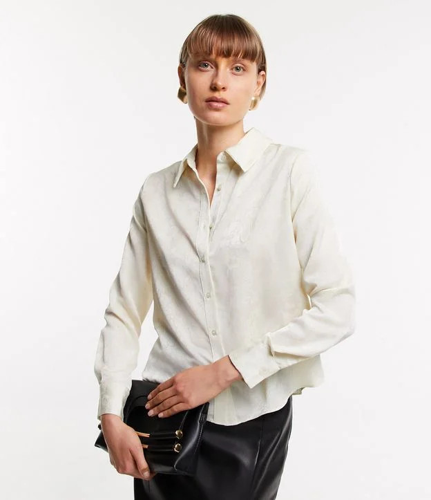Camisa Manga Longa em Crepe com Textura de Flores Bege | Renner (BR)
