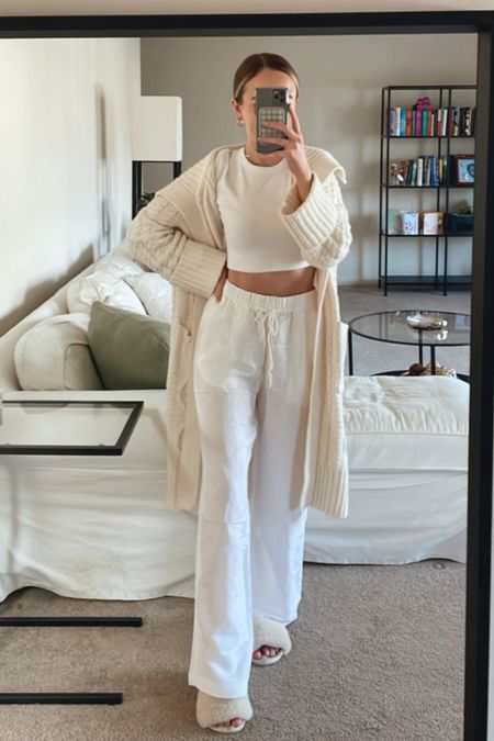 Cozy all white fit 🤍

#LTKstyletip #LTKfindsunder50 #LTKSeasonal