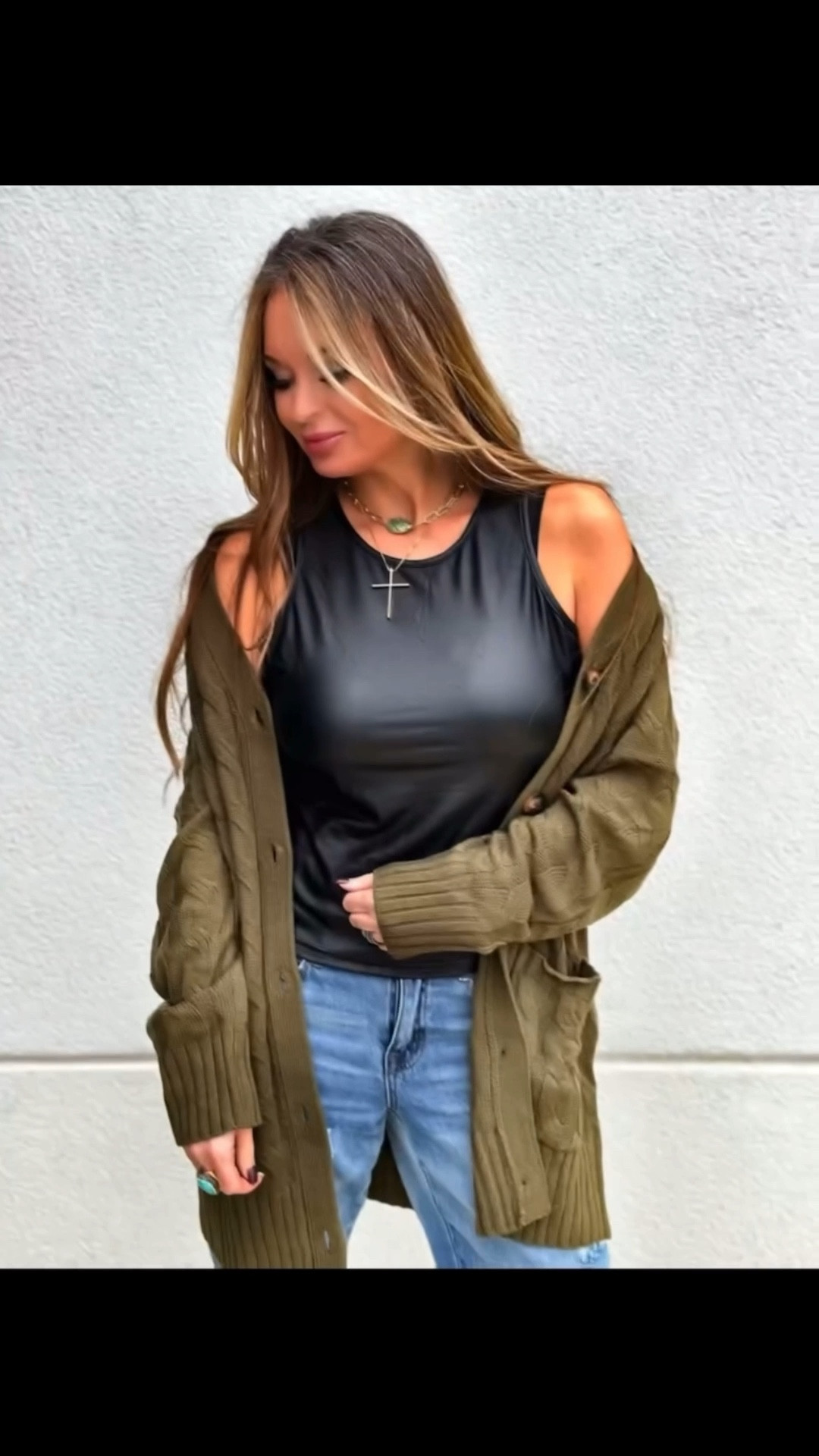 𝐂𝐚𝐫𝐝𝐢𝐠𝐚𝐧 𝐒𝐞𝐚𝐬𝐨𝐧 🍁💚🤎 

#LTKSeasonal #LTKOver40 #LTKStyleTip