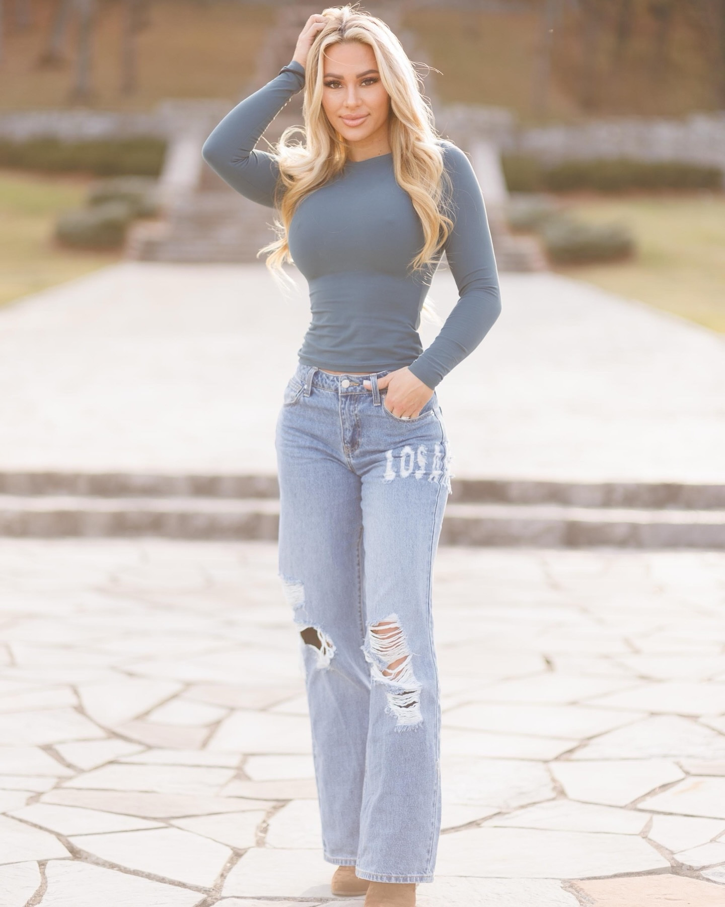 Summer or winter? 🥵 🥶 @FashionNova

#fashionnovapartner #ootd #casualstyle #fashion 

🔍 hometown honey Los Angeles ripped baggy jeans
🔍 go with the flow boot