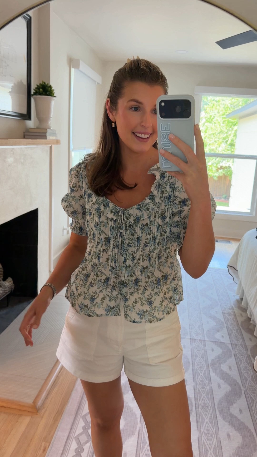 OOTD! Wearing a S in top and 26 in shorts