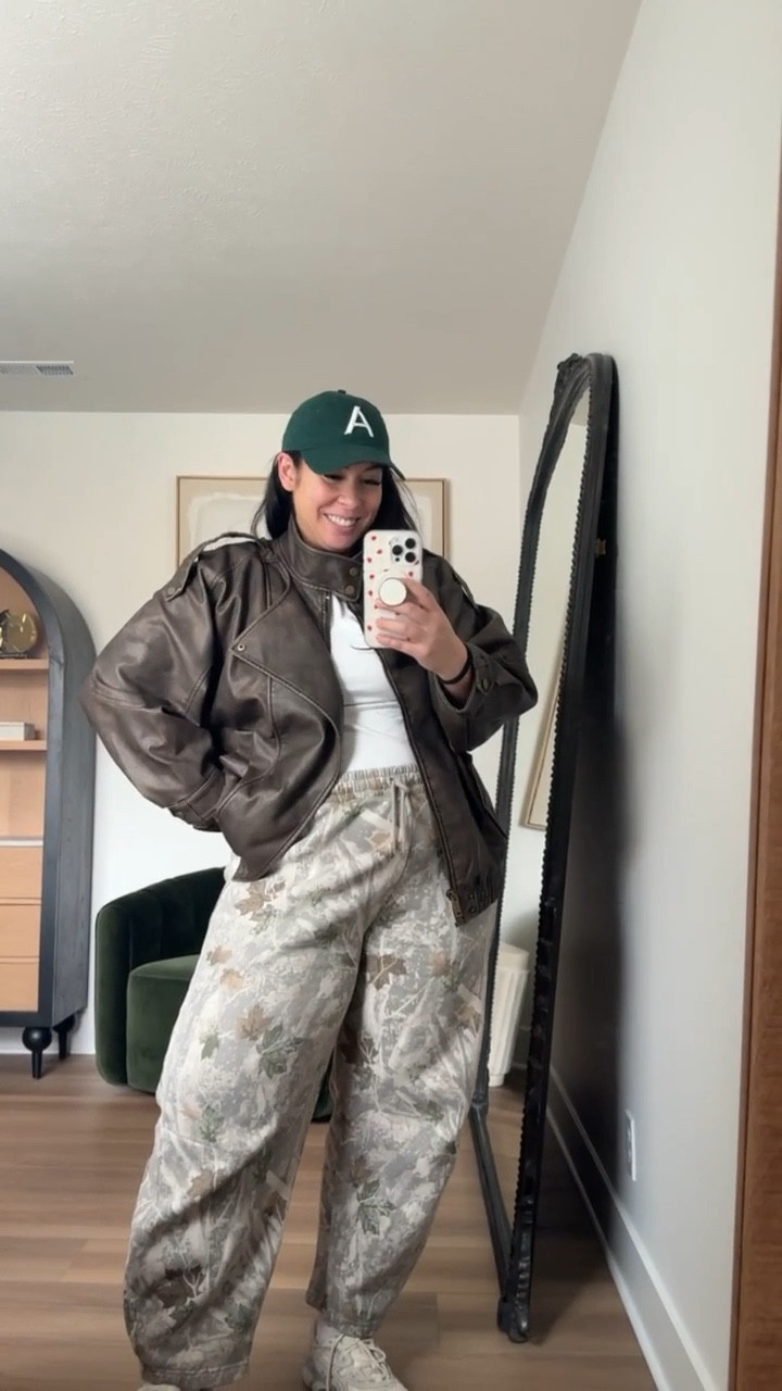 Midsize outfit idea! Dressing up sweatpants is a great way to feel more put together.
-
-
-
Midsize fashion, everyday outfit idea, comfy casual, leather jacket, midsize outfit ideas, spring fashion

#LTKootd #LTKMidsize #LTKgrwm