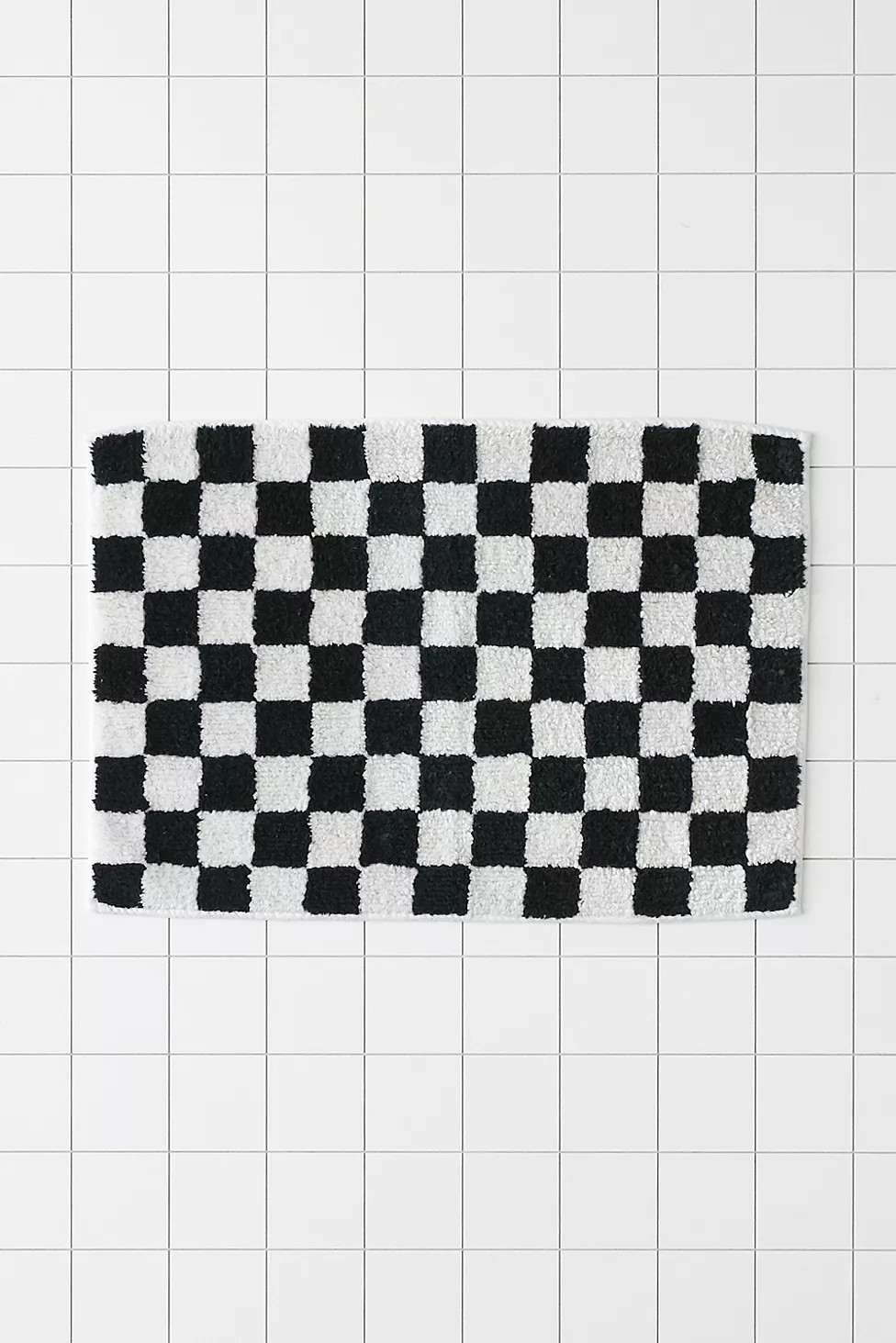 Black & White Checkerboard Bath Mat | Urban Outfitters (EU)