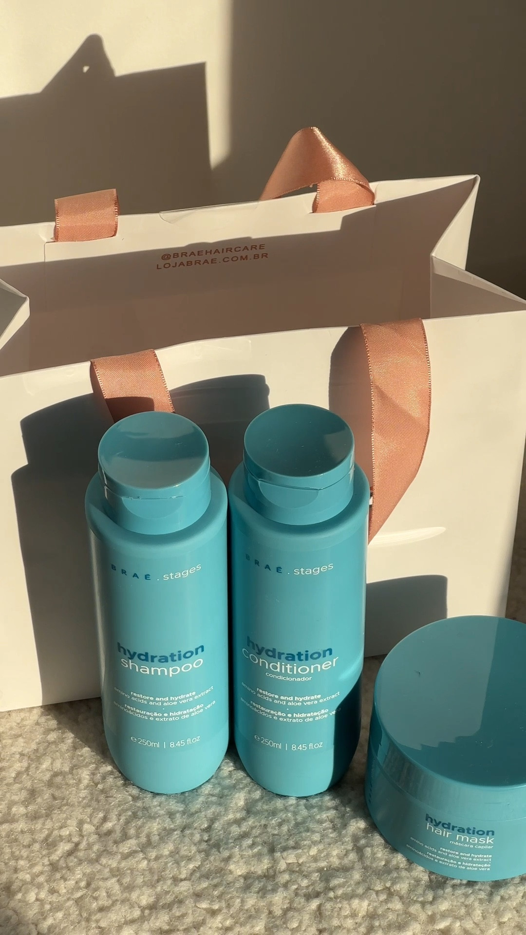Linha de Hydration de Braé 
Rotina de hidratação diária para adicionar no seu cronograma capilar
Para quando você sentir que seu cabelo está opaco, sem brilho e sem vida 

A linha de Hydration Stages faz a hidratação profunda devolvendo a umidade necessária para seus fios, e o resultado é um cabelo macio, brilhoso e cheio de vida ✨
 