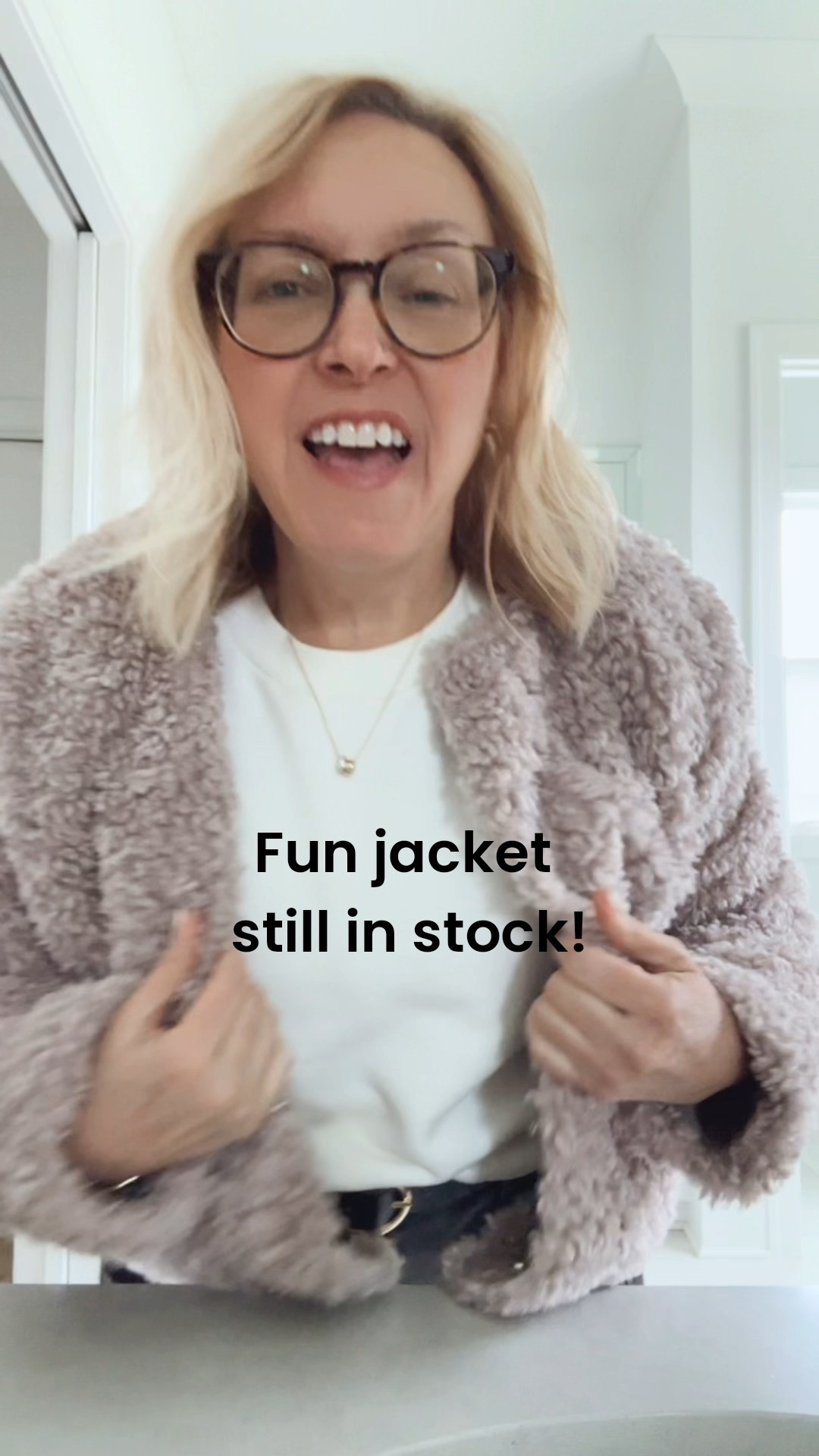 Still loving this fun Sherpa jacket! Wearing the size Medium 


#LTKMidsize #LTKOver40 #LTKstorytime