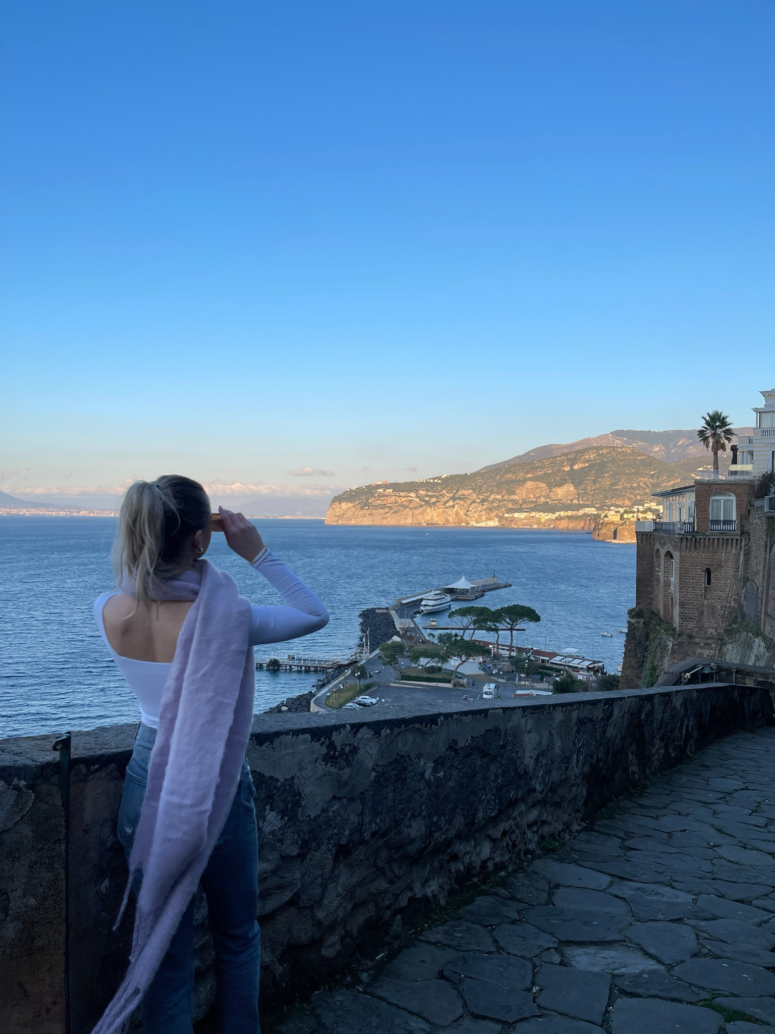 basic fit!!!

(i got the scarf here but any chunky scarf will complete the fit!!)

#LTKstyletip #LTKeurope