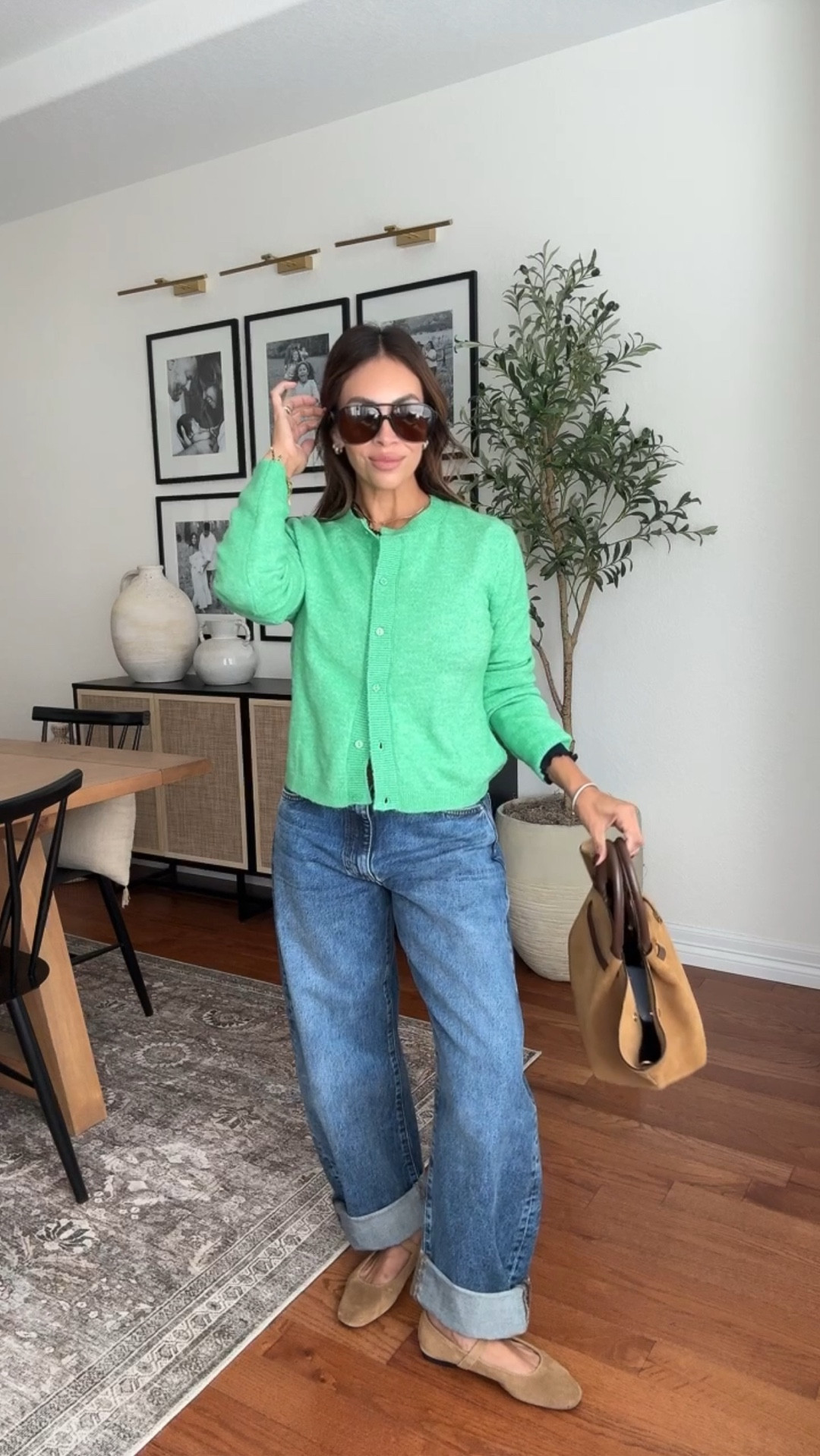 Wearing a 25 in jeans, could’ve done a 24 for a more fitted look, cardigan size M (sold out online, check your local store), pointelle top a small, shoes Zara suede ballet flats tts. Refs 3521/410/709

Outfit of the day 
OOTD 
Fall fashion 
Jeans 
Mom style 
Petite 
Fall outfit idea 
GRWM 
H&M 
Zara fashion 
Fall outfit 
Bubble jeans 
Frame jeans #LTKStyleTip

#LTKOver40 #LTKSeasonal