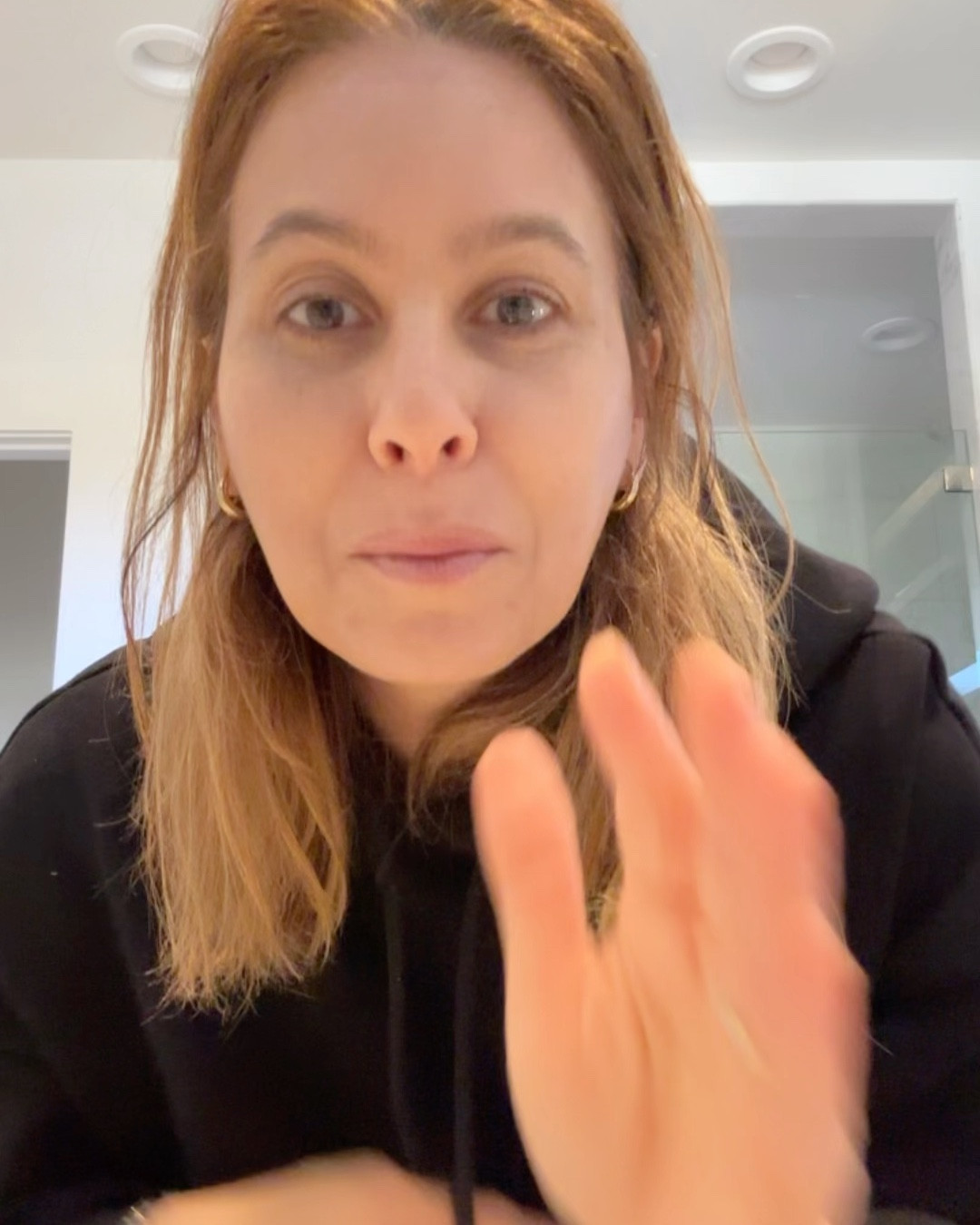 Amamos los productos coreanos de skincare 🩷 esté en ideal para híper pigmentación, renovar la piel y lucirla con mas brillo. Se usa de noche cada 3 noches. 
#skincare
#beauty 
#cuidadodelapiel
#roalvarracin

#LTKStyleTip #LTKBeauty