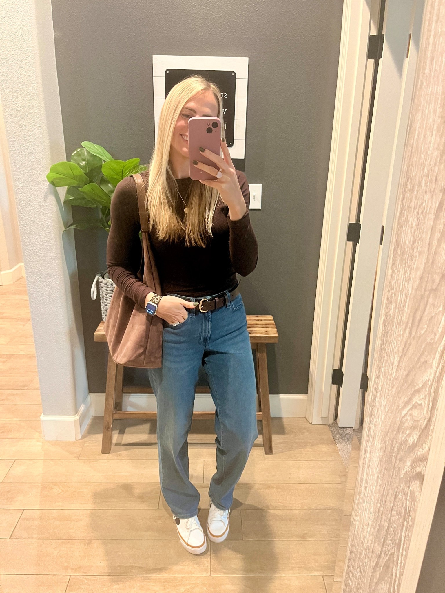Casual fall outfit, straight leg jeans, slim ribbed top (this one is short but not cropped, you can tuck it into high waisted jeans) 