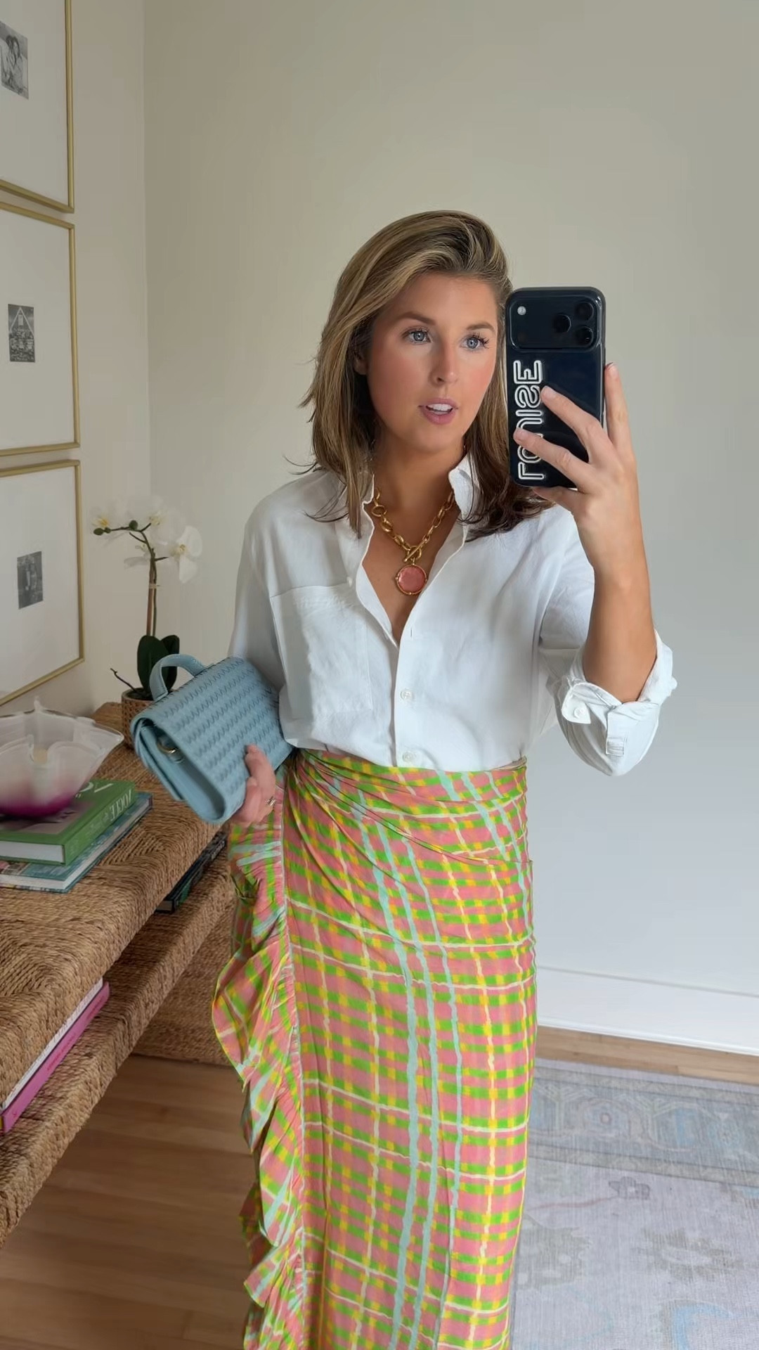 Fun summer vacay look! Wearing a 1 in skirt 