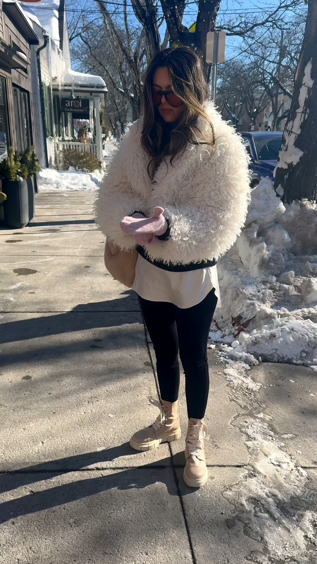 Winter outfit inspo 🤍

#winteroutfits #winterstyle #michaelkors #fauxfur #wintercoats