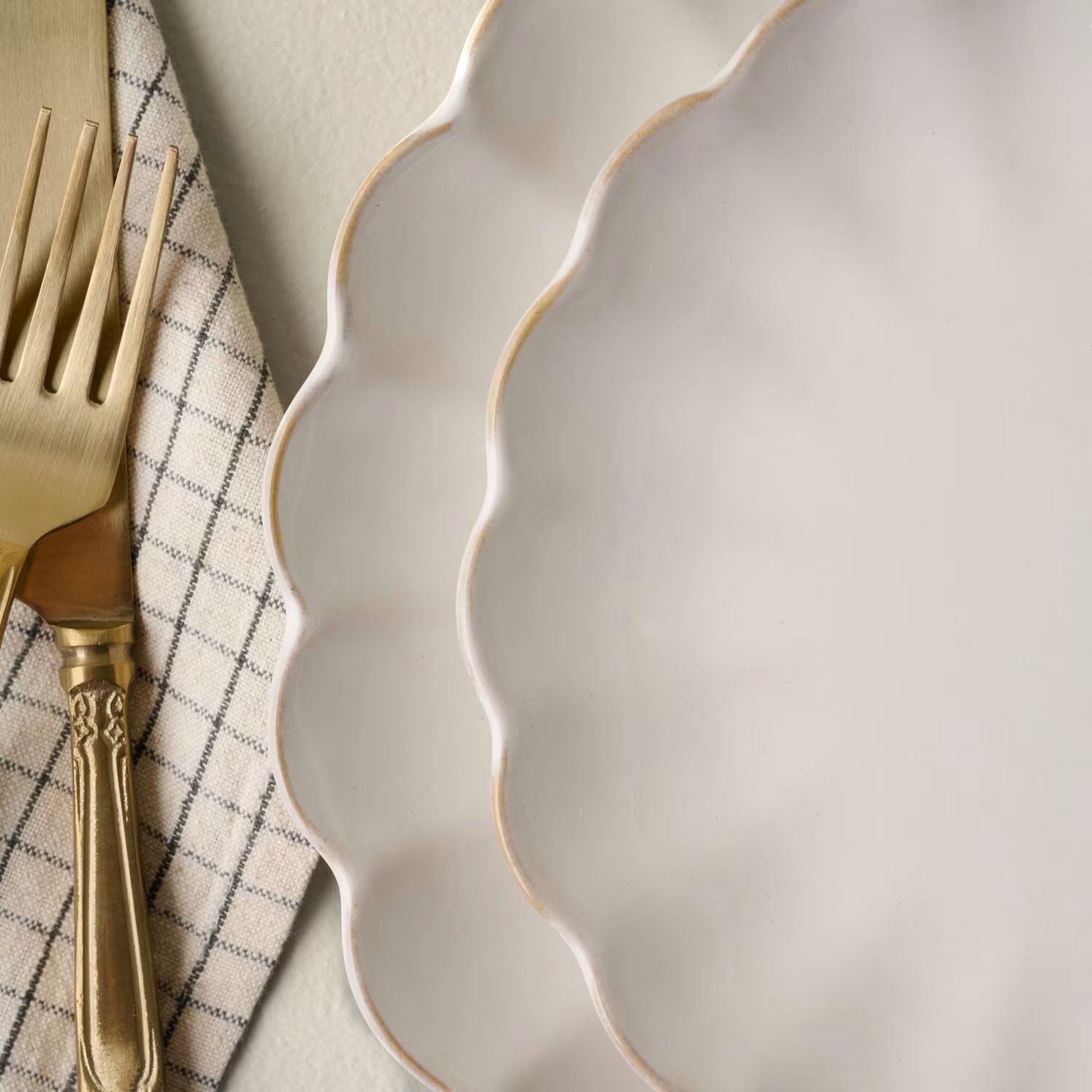 Cream Scalloped Plate | Magnolia