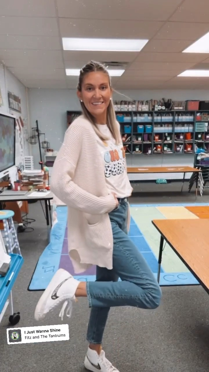 Comfy, casual teacher ootd
Sweater with pockets, size medium
Jeans fit tts, size 4 long
Shirt, size medium
Shoes fit tts, size 9 (I usually wear 8 1/2-9)

#LTKHoliday