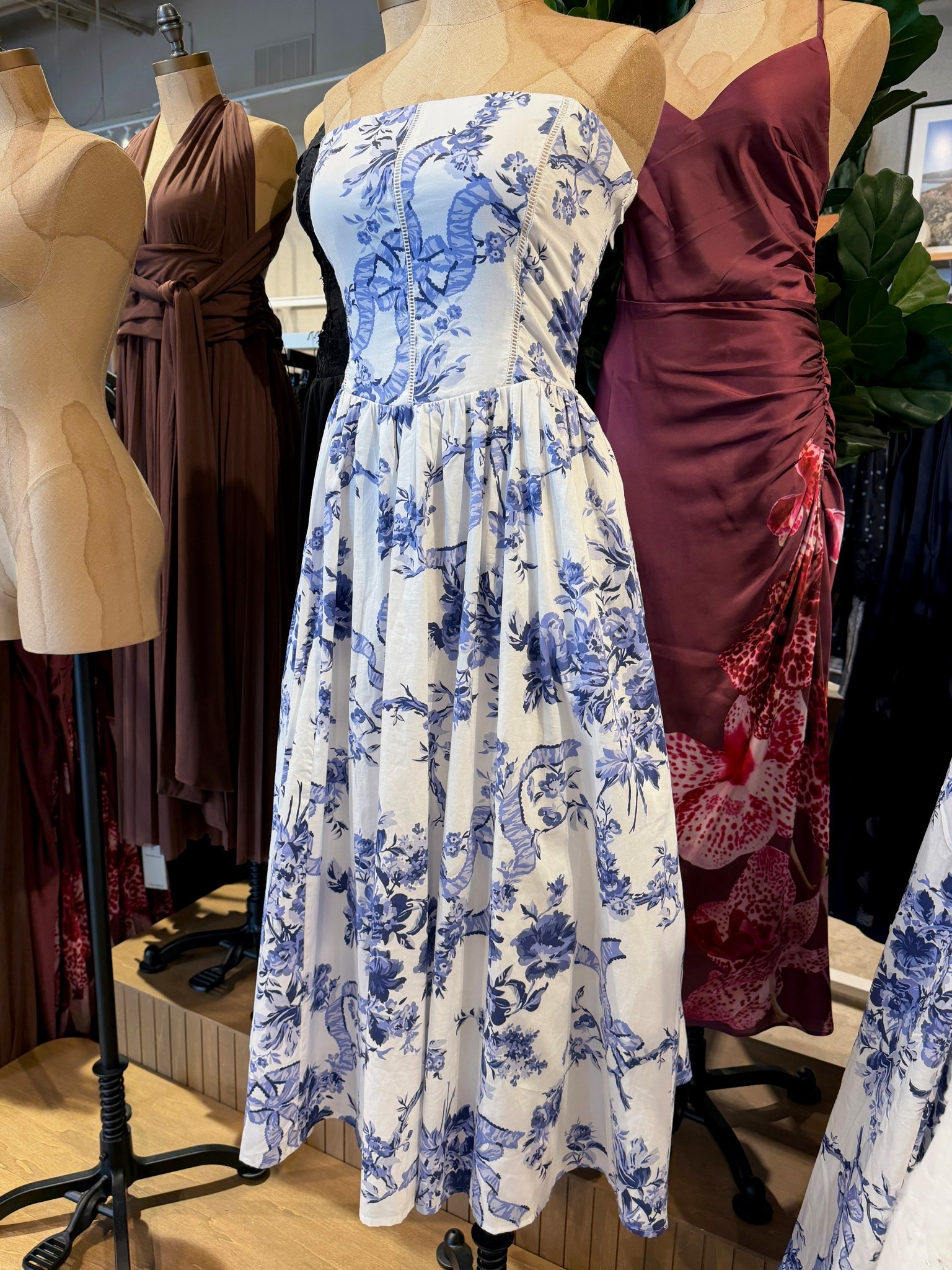 Such a pretty spring find! 🌸 The Bra-Free Dipped Waist Midi Dress from Abercrombie & Fitch features a pretty blue floral print, flowy skirt, and lace-up back detail. 💙 The built-in bra with removable pads makes it easy to wear bra-free, and the cotton-sateen fabric feels structured yet comfortable. Comes in multiple colors and prints—linked it here! ✨#Abercrombie #SpringDress #MidiDress

#LTKgrwm #LTKootd #LTKSeasonal
