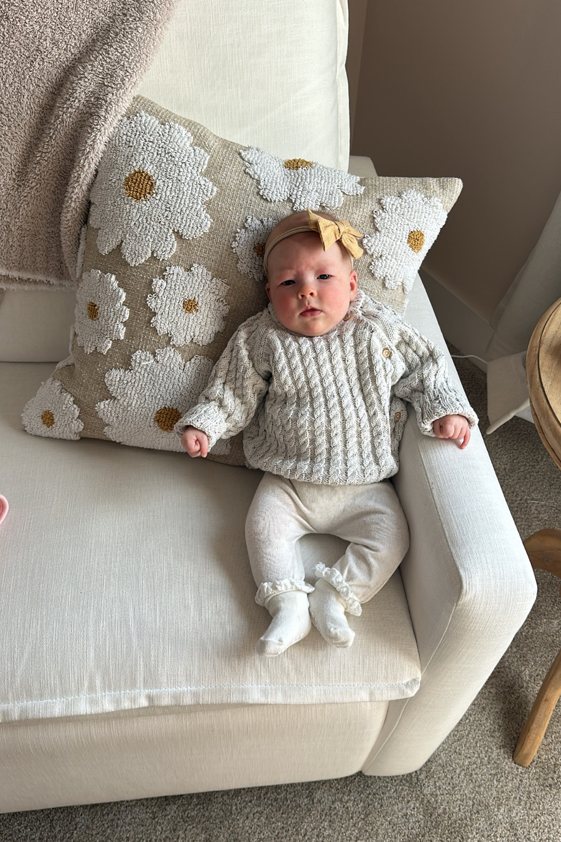 Miss Frankie’s weekend attire 🥰🌸
Baby outfit is from H&M, bow is Amazon, and socks are baby gap! 