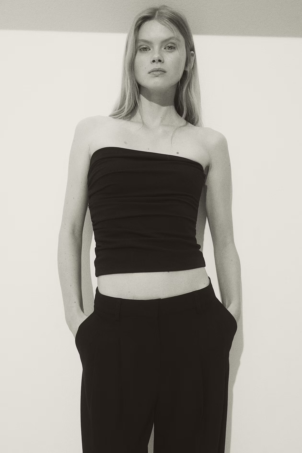 Drapiertes Bandeau-Top - Ärmellos - Normale Länge - Schwarz - Ladies | H&M AT | H&M (DE, AT, CH, NL, FI)