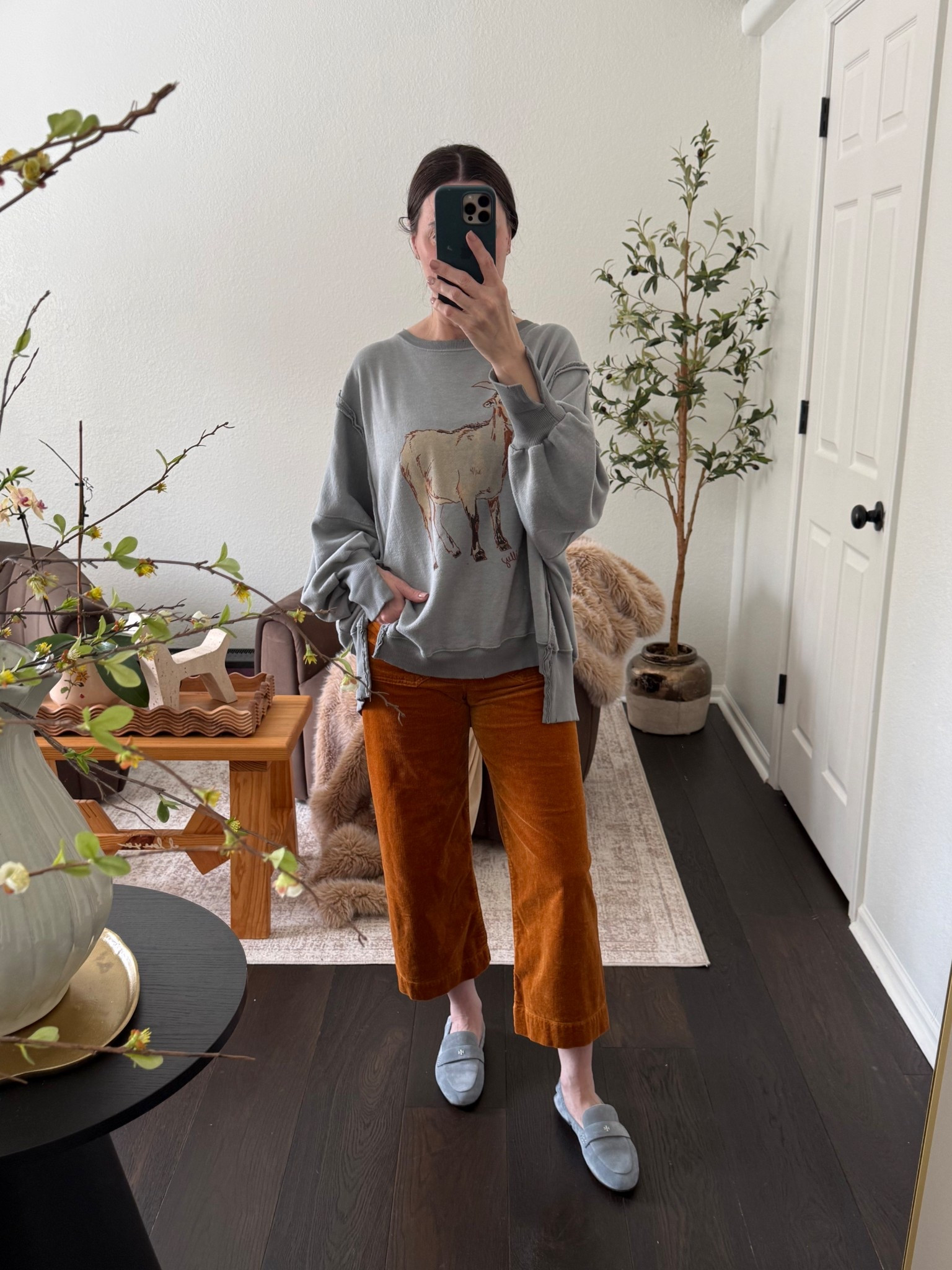 There is nothing about this outfit that I don’t love 💕 🐐

#LTKmomlife #LTKPetite #LTKootd