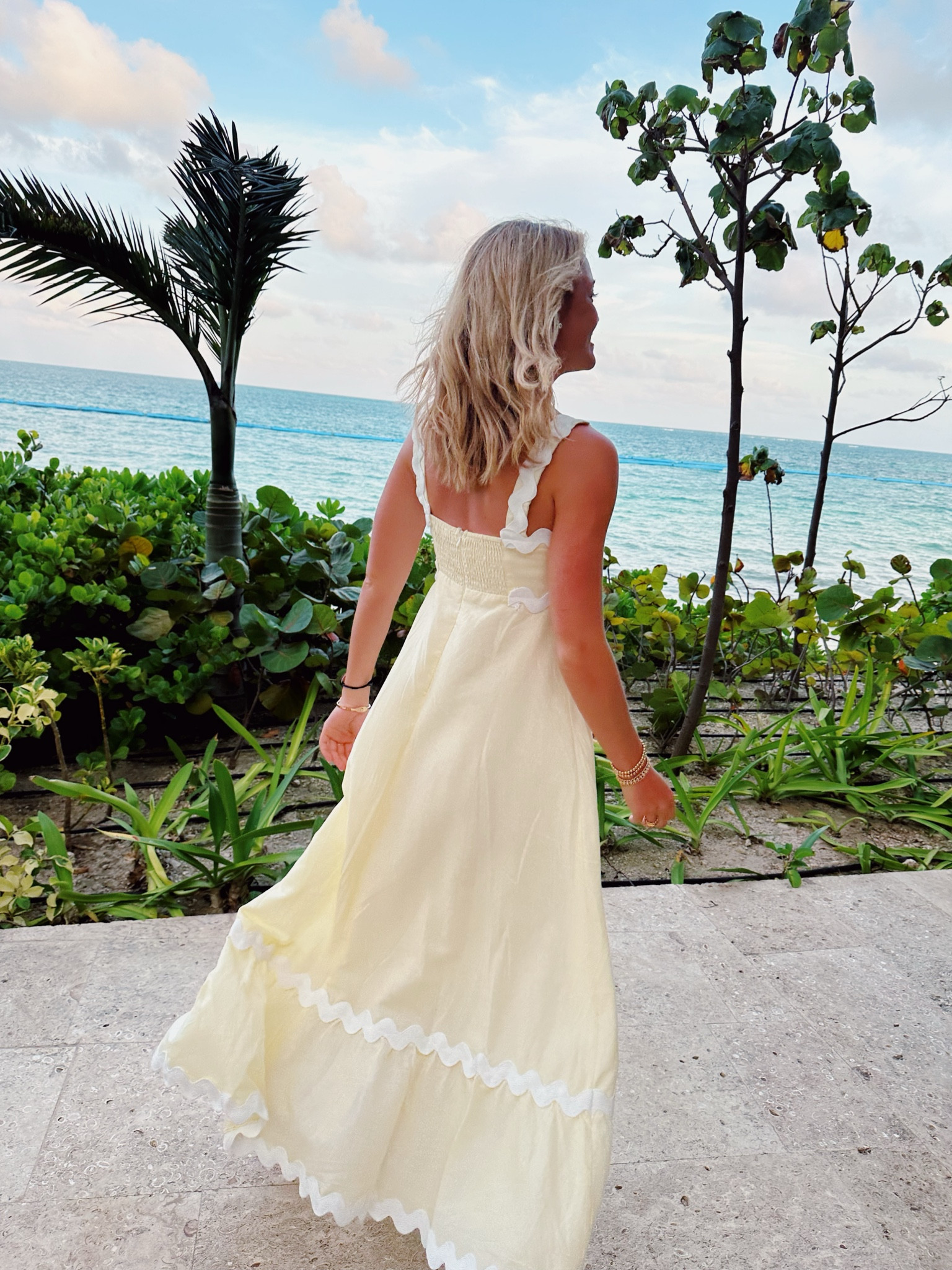 The perfect spring/summer dress 💛💛

Could not find the exact one but found one very similar on Amazon! 