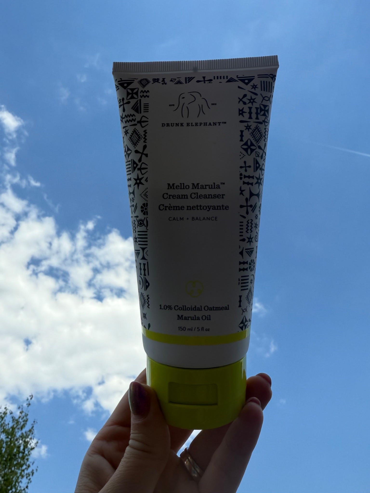 🐘 Drunk Elephant’s Mello Marula Cleanser - the review video is on YouTube channel

‘Formulated at a skin-friendly pH of 5.0, this gentle yet effective formula works to balance skin as it removes water-resistant make up, sunscreen and daily pollution. What's more, it's enriched with a nourishing blend of 1.0% colloidal oatmeal and marula oil to keep your complexion hydrated, while ultra-mild surfactants to effectively remove impurities without stripping the skin.’

#drunkelephant
#drunkelephantskincare
#drunkelephantcleanser
#skincarecommunity
#honestreview
#beautyinfluencer
#beautyblogger
#skincareblogger 
#discoverunder3k
#drunkinlove 
#drunkelephantmellomarulacreamcleanser
@drunkelephant