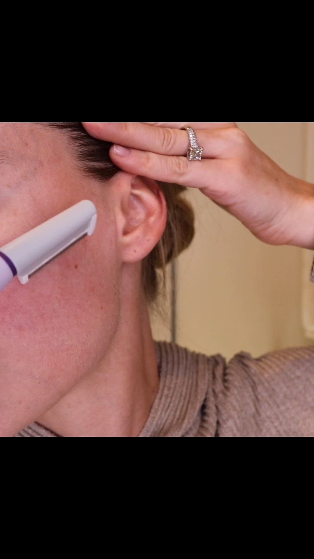 There is a specific kind of satisfaction that comes from seeing instant results, and that’s exactly why this tool has earned a spot on our radar. When you use a sonic-assisted blade, you’re performing a controlled exfoliation that standard scrubs just can’t mimic. Notice the angle here—it’s all about precision. By removing that barrier of vellus hair and accumulated debris, you’re essentially "unlocking" your skin’s natural luminosity. We love featuring tools like this because they empower you to maintain that professional, post-facial glow from your own bathroom. It’s an essential ritual for anyone serious about texture refinement and achieving that elusive "glass skin" finish without a massive price tag.
🏷️ : #SkincareTreatments #RadiantSkin #AdvancedSkincare

#LTKSaleAlert #LTKBeauty #LTKmorningroutine