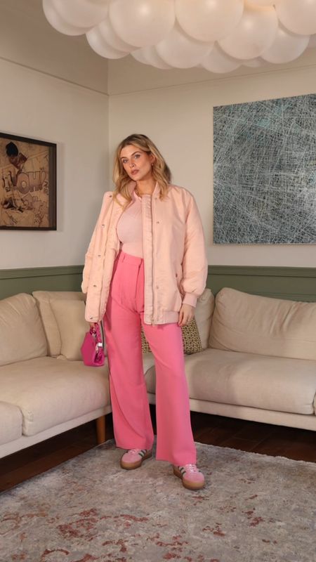 On Wednesdays we wear pink 🎀
Episode 1 of the monochrome series!

🧚‍♀️ Pink oversized bomber jacket - Sezane
🧚‍♀️ Trousers - Abercrombie 
🧚‍♀️ Pink long sleeve top - H&M 
🧚‍♀️ Pink bag - Ganni
🧚‍♀️ Pink trainers - Adidas 
🧚‍♀️ Necklace - Missoma 