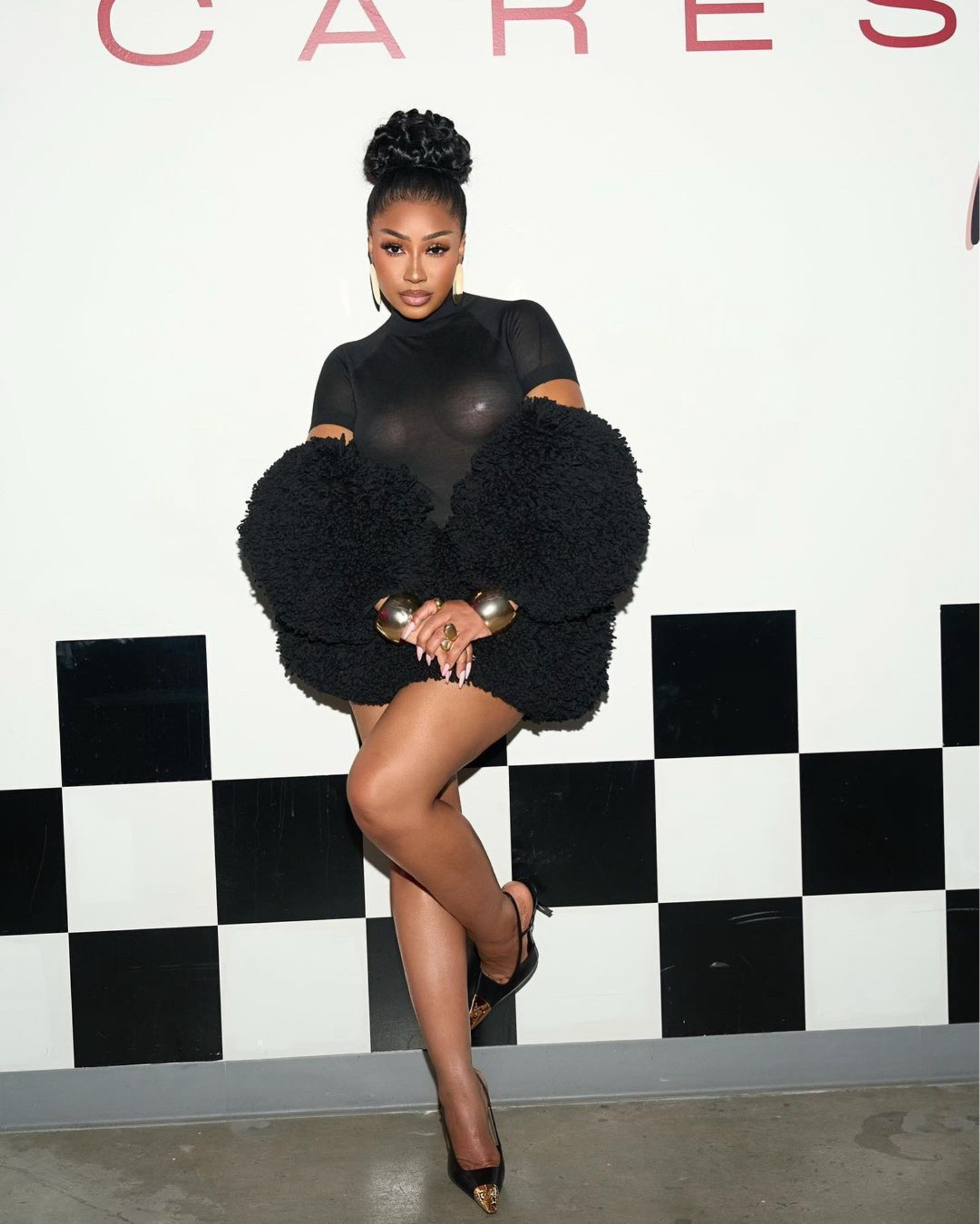 @yungmiami305 appeared on a recent episode of #careshaplease in a @maisonalaia look ($2,850 skirt, $990 bodysuit), styled by @the_kcexperience_ . Hot! Or Hmm..? Shop #yungmiamistyle at the link in bio!
https://rstyle.me/+022fKUkCSC7O-s8pR8aPlQ
#yungmiami305 #yungmiamifbd #yungmiami305fbd