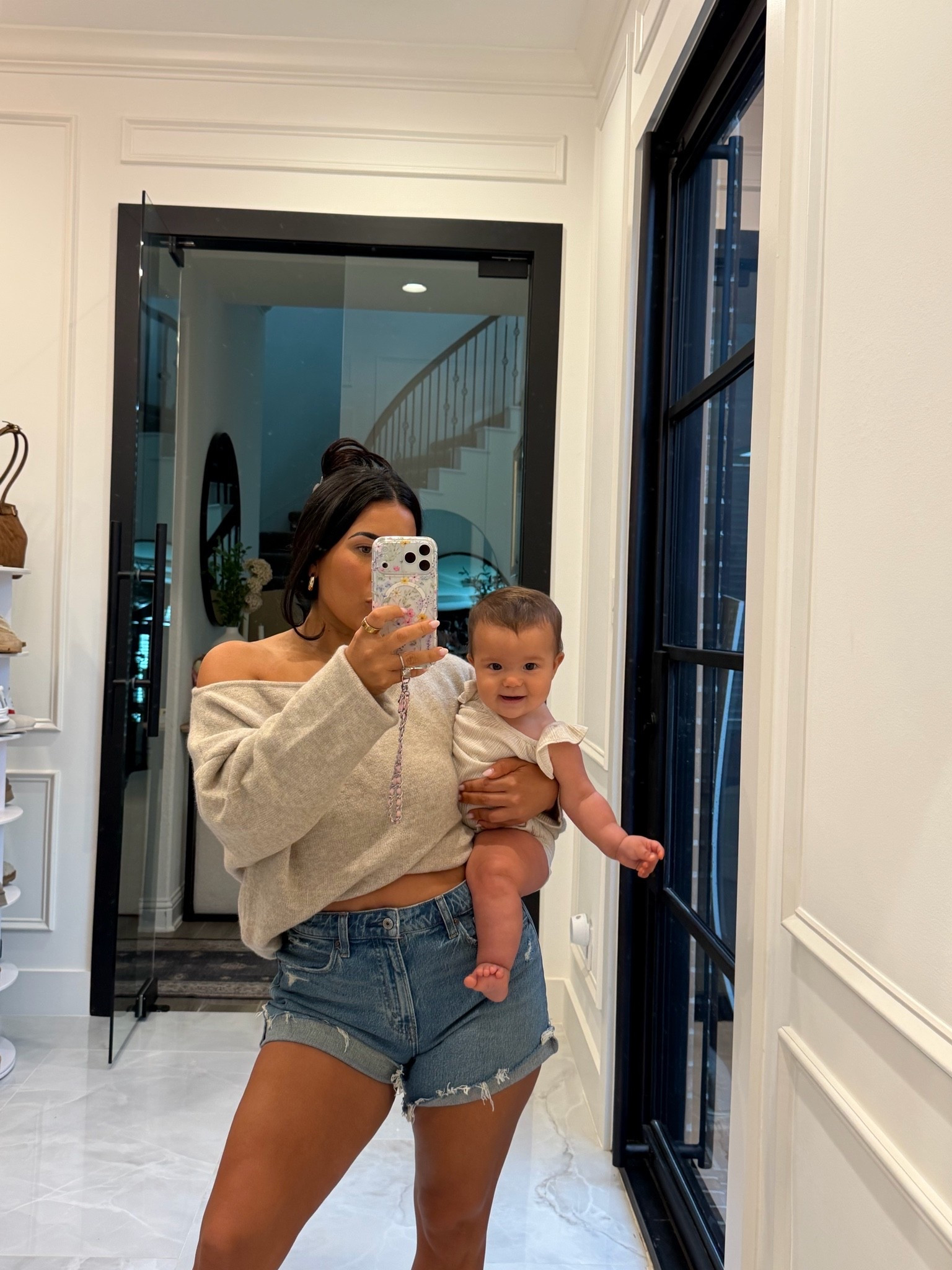 Up to 60% off shorts at Abercrombie today!! My favorite denim shorts! 


Abercrombie sale
Denim sale 
Abercrombie finds
Spring style
Spring fashion

#LTKMothersDay #LTKmomlife #LTKootd