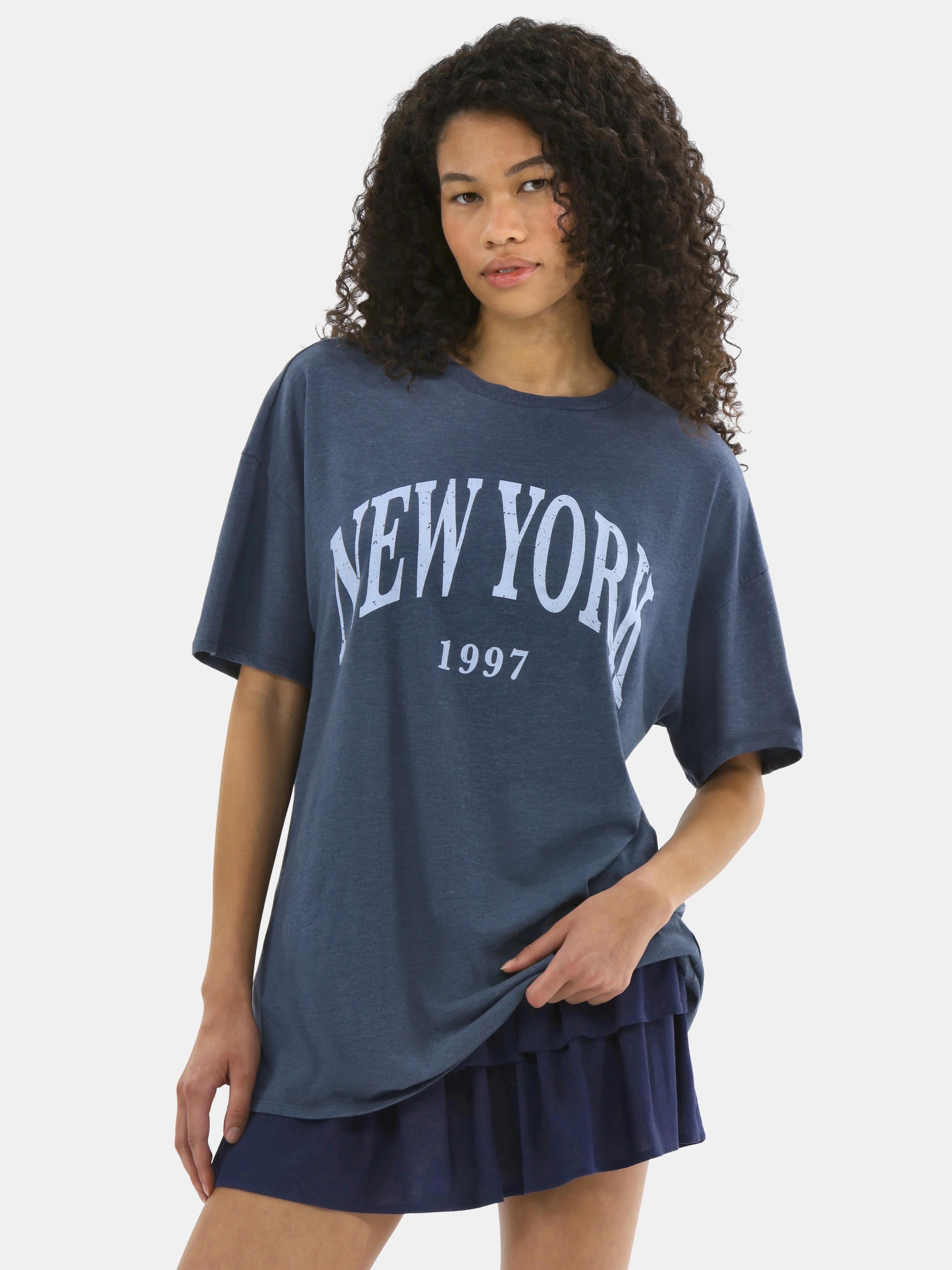 No Boundaries Washed Graphic Boyfriend Tee, Women's | Walmart (US)