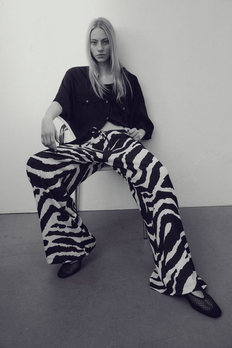 Wide pull-on trousers - Black/Zebra print - Ladies | H&M GB | H&M (UK, MY, IN, SG, PH, TW, HK)