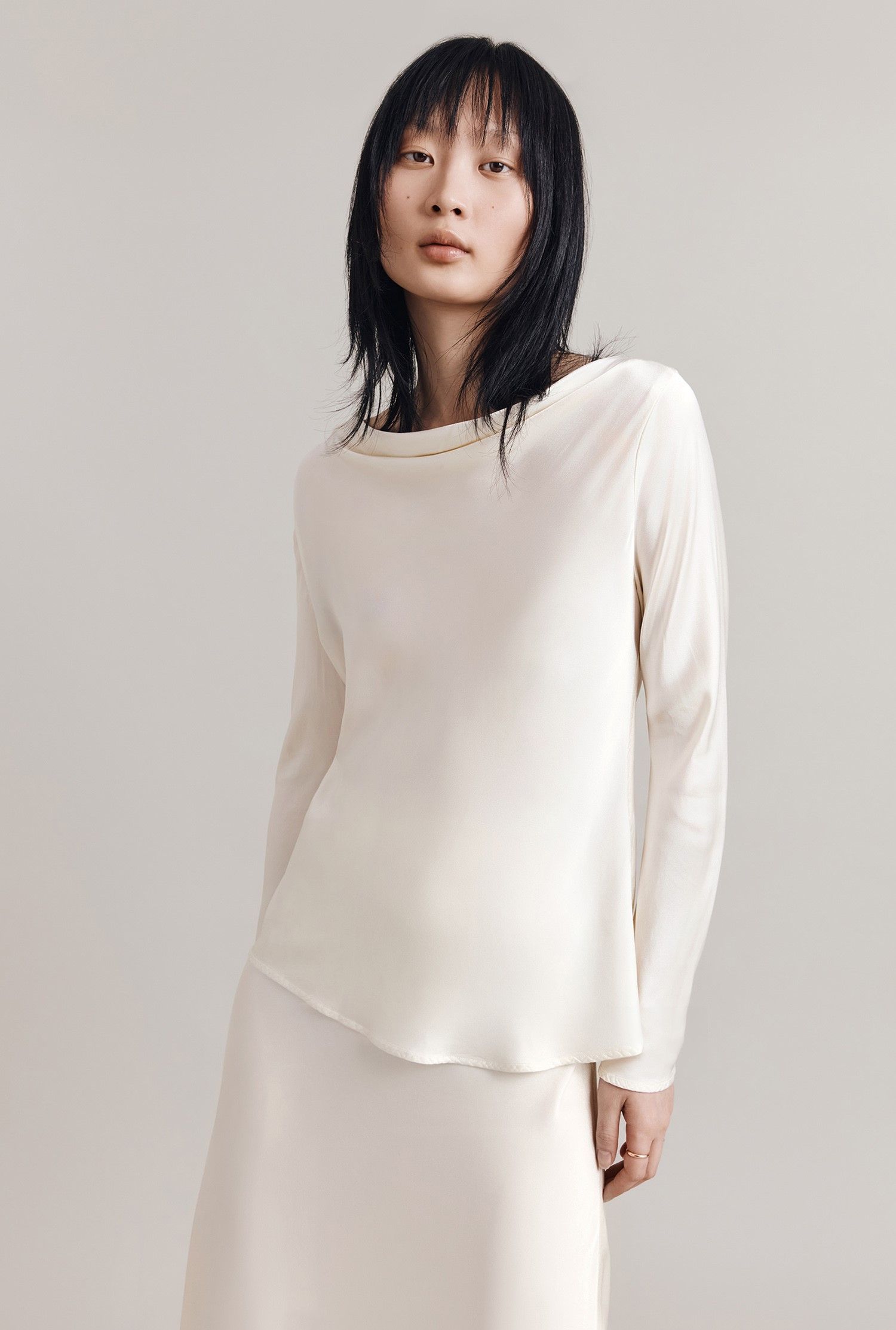 Isabella Satin Blouse

                        Ivory | Ghost