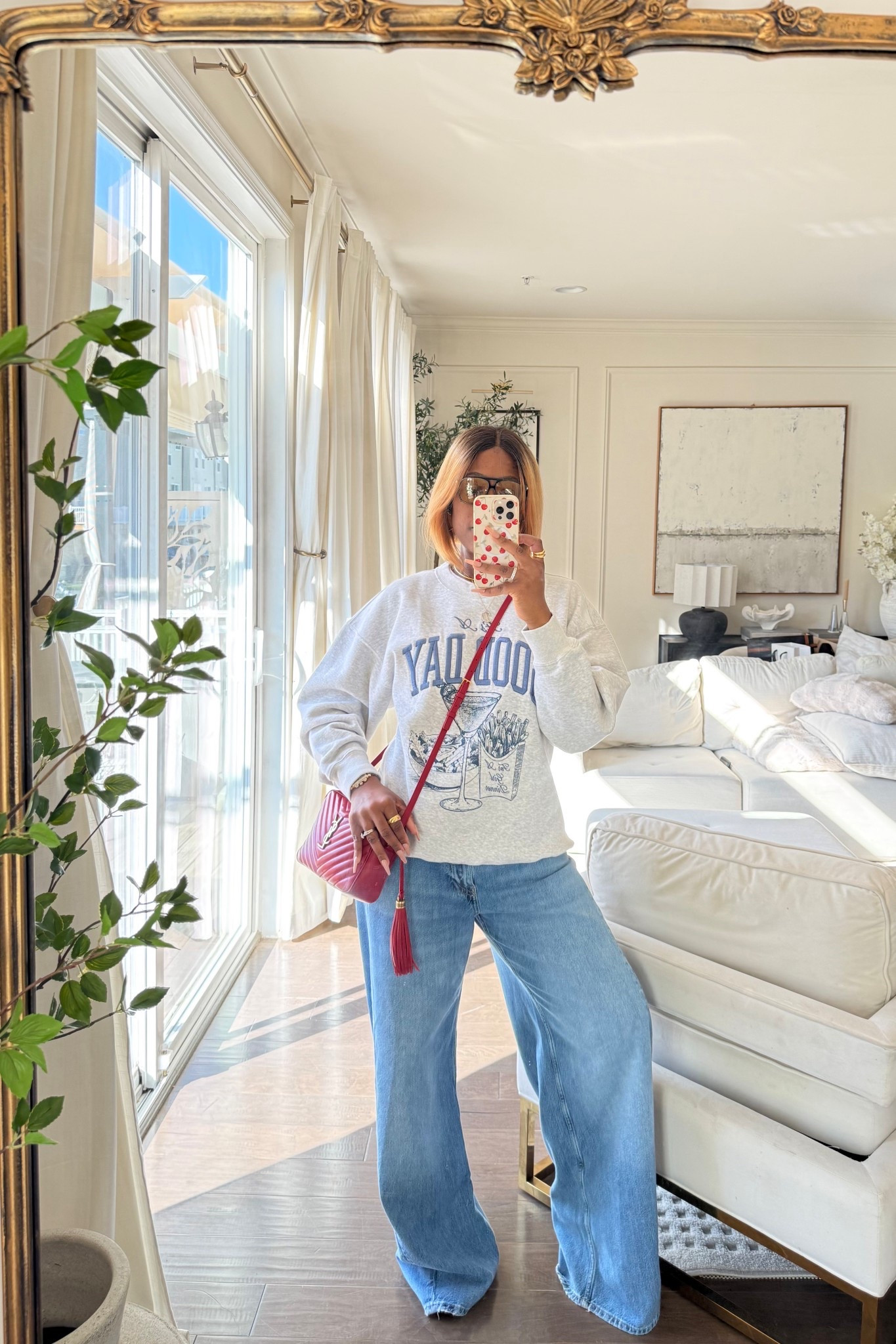 What I wore for a day out with the family ! Kept it casual with this fun abercombie sweatshirt paired with zara jeans 