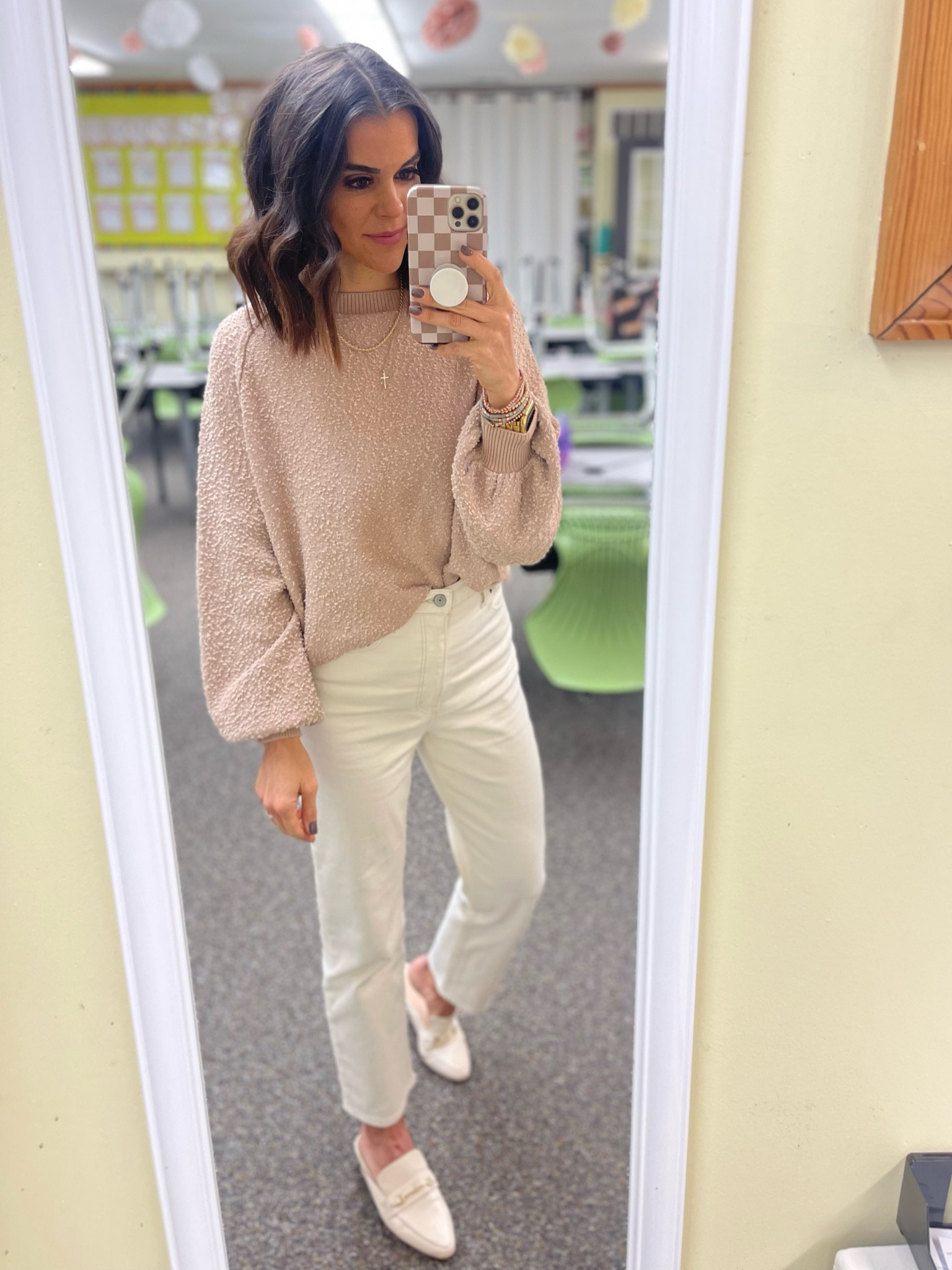 Today’s classroom #ootd
Amazon sweater- size s (runs big, could side down)
Abercrombie jeans- Tts 
Amazon mules- Tts 

#LTKstyletip #LTKSeasonal #LTKunder50