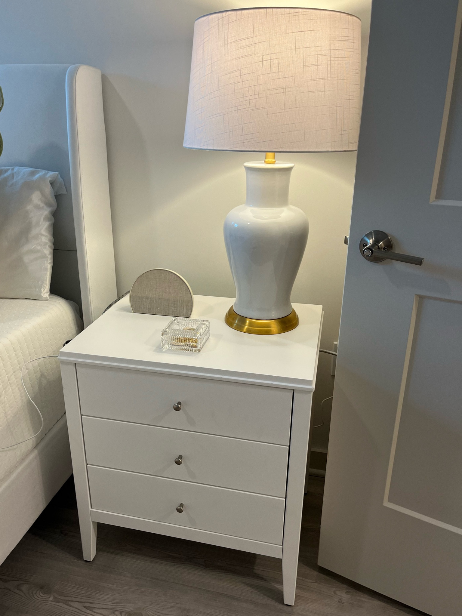 Best nightstand / bedside table
