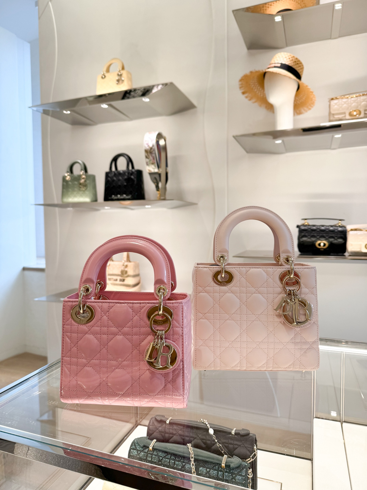 The Lady Dior is one of my dreamy bags and the powder pink colour store my heart 😍