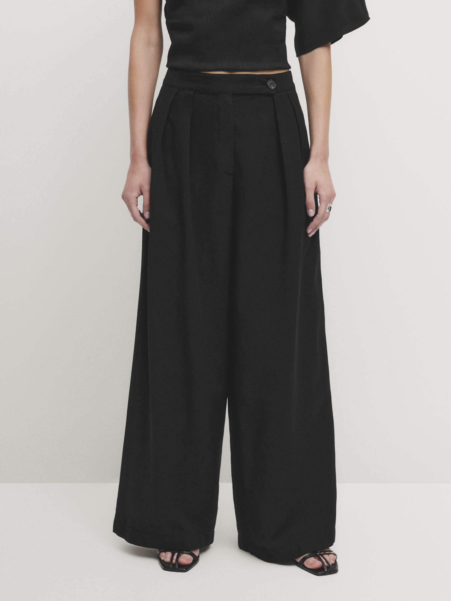 Wide-leg trousers with double dart | Massimo Dutti US