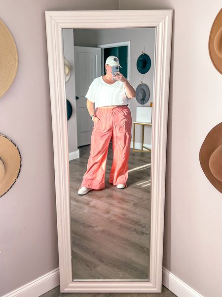 Another week and another outfit with these baggy cargo wide leg pants. Also come in neutral colors and olive. 

Casual spring outfit 
Plus size cargo pants 
Plus size summer outfit 
Coral pants 
Wide leg pants 
Cropped top 

#LTKPlusSize #LTKOver40 #LTKStyleTip