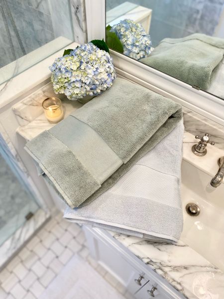 I am in love with these Resort Bath Towels from @frontgate! They are so luxurious feeling! They come in so many colors, which I love because they add a pop of color to any bathroom! I have them in Eucalyptus and Seascape.  
.
#frontgate 
#ad 
