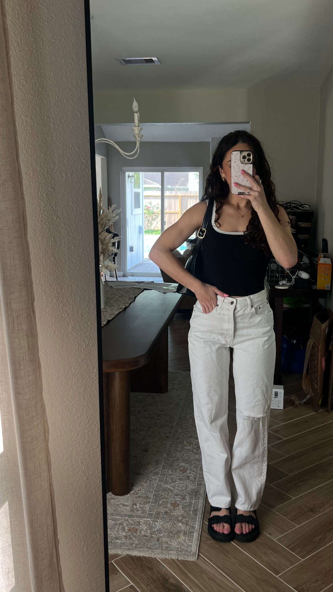 Ootn for grabbing dinner & a drink!

top is old from h&m but linking similar
jeans are old from urban outfitters, linking similar

spring outfit, summer outfit, casual summer outfit

#LTKFindsUnder100 #LTKSeasonal #LTKFindsUnder50