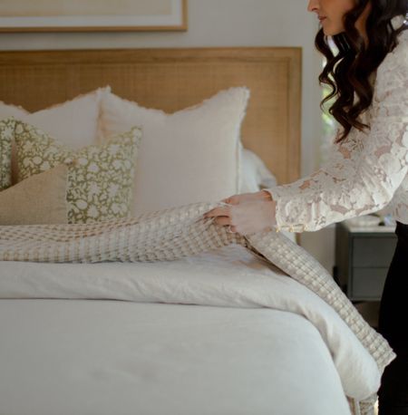 Shop our bedding and pillows

Curated bedding -neutral duvet-waffle blanket-styled bedroom-white floral top-large artwork-modern artwork-modern organic-organic modern-floral pillows

#LTKstyletip #LTKhome #LTKSeasonal