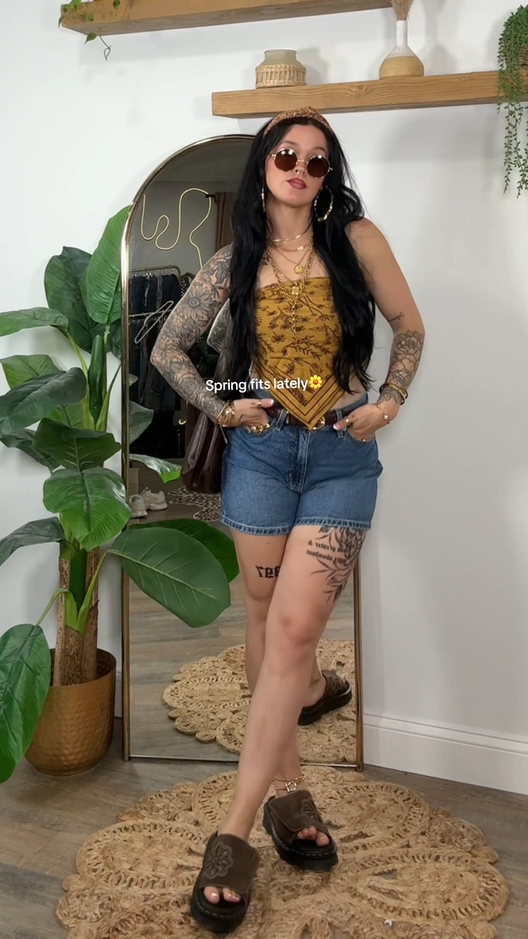 I’m 5’3 & 133 wearing a 2 in the shorts! 