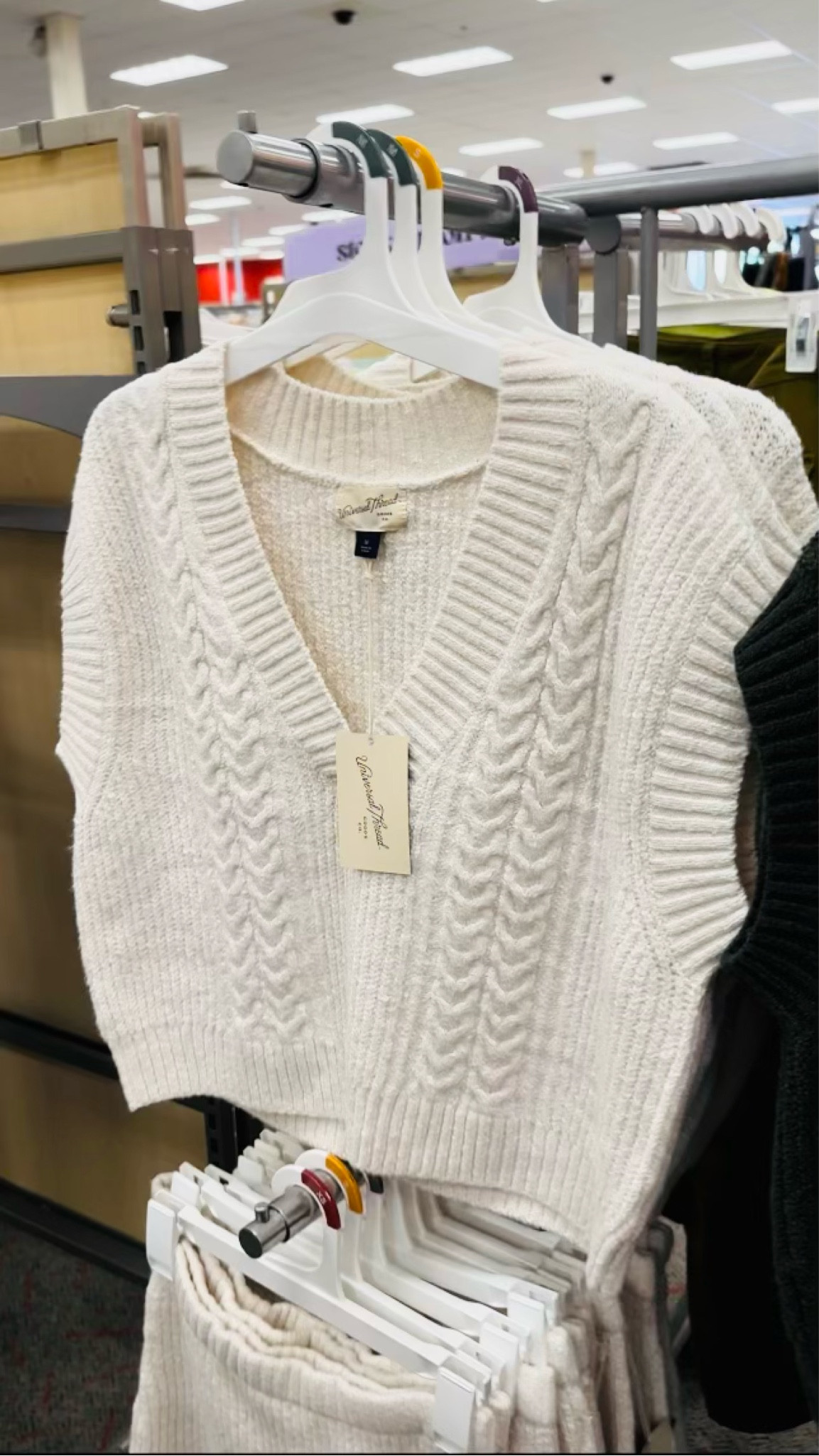 Universal Thread Women's Sleeveless V-Neck Henley Sweater