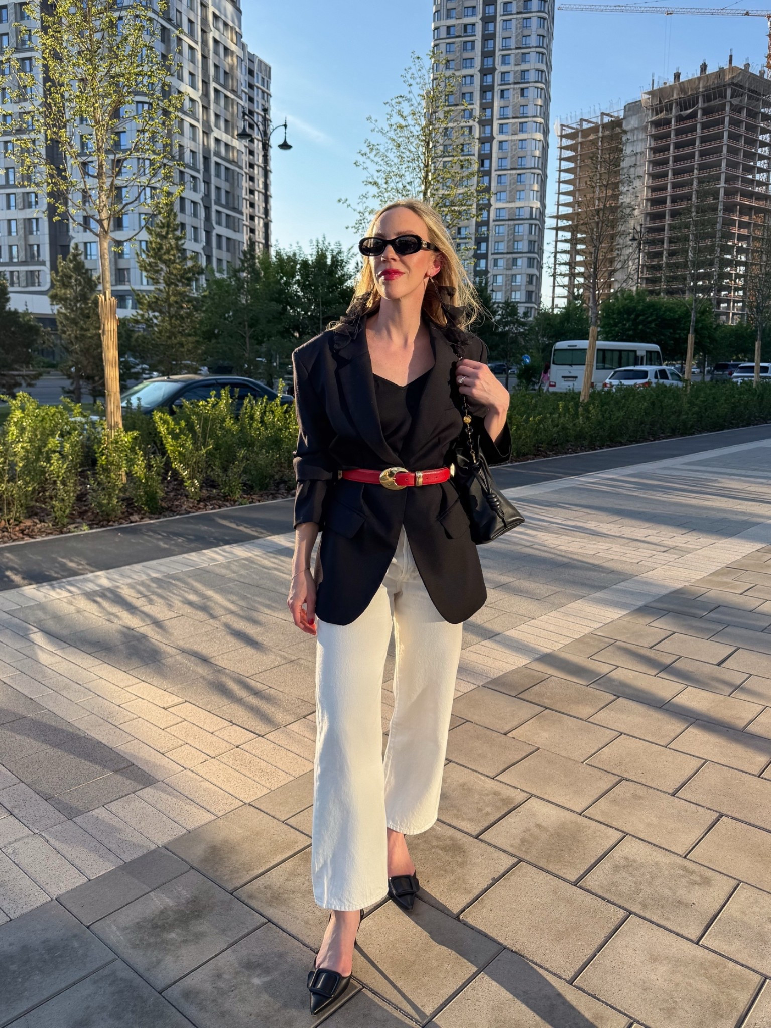 Date night outfit, over 40 transitional style, oversized blazer with baggy jeans

#LTKSeasonal #LTKOver40 #LTKSaleAlert