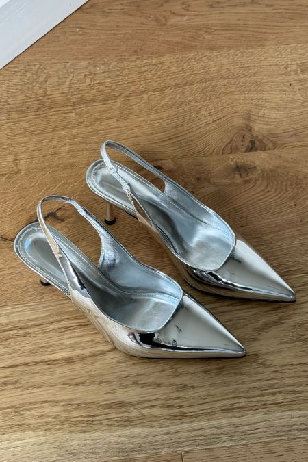 chrome is in!! These heels are currently under $40 😍

#LTKstyletip #LTKfindsunder50 #LTKmidsize